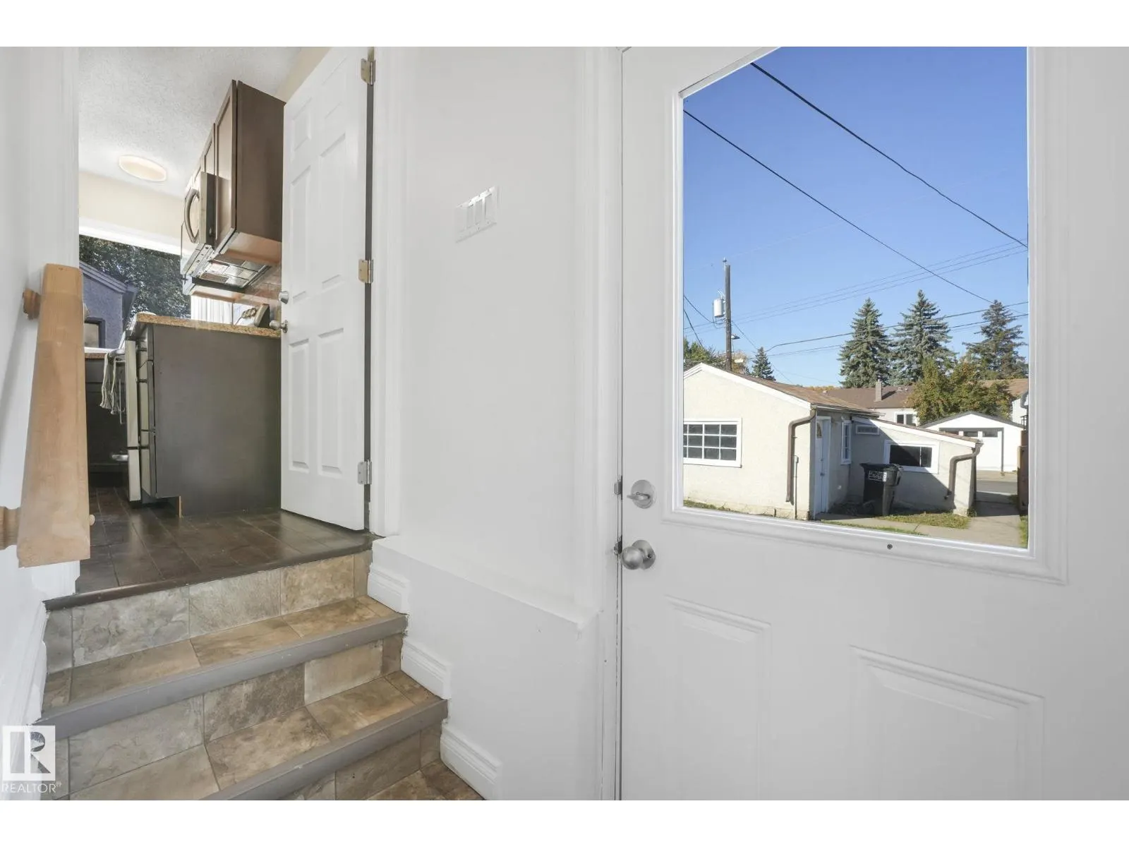 10622 61 AV NW