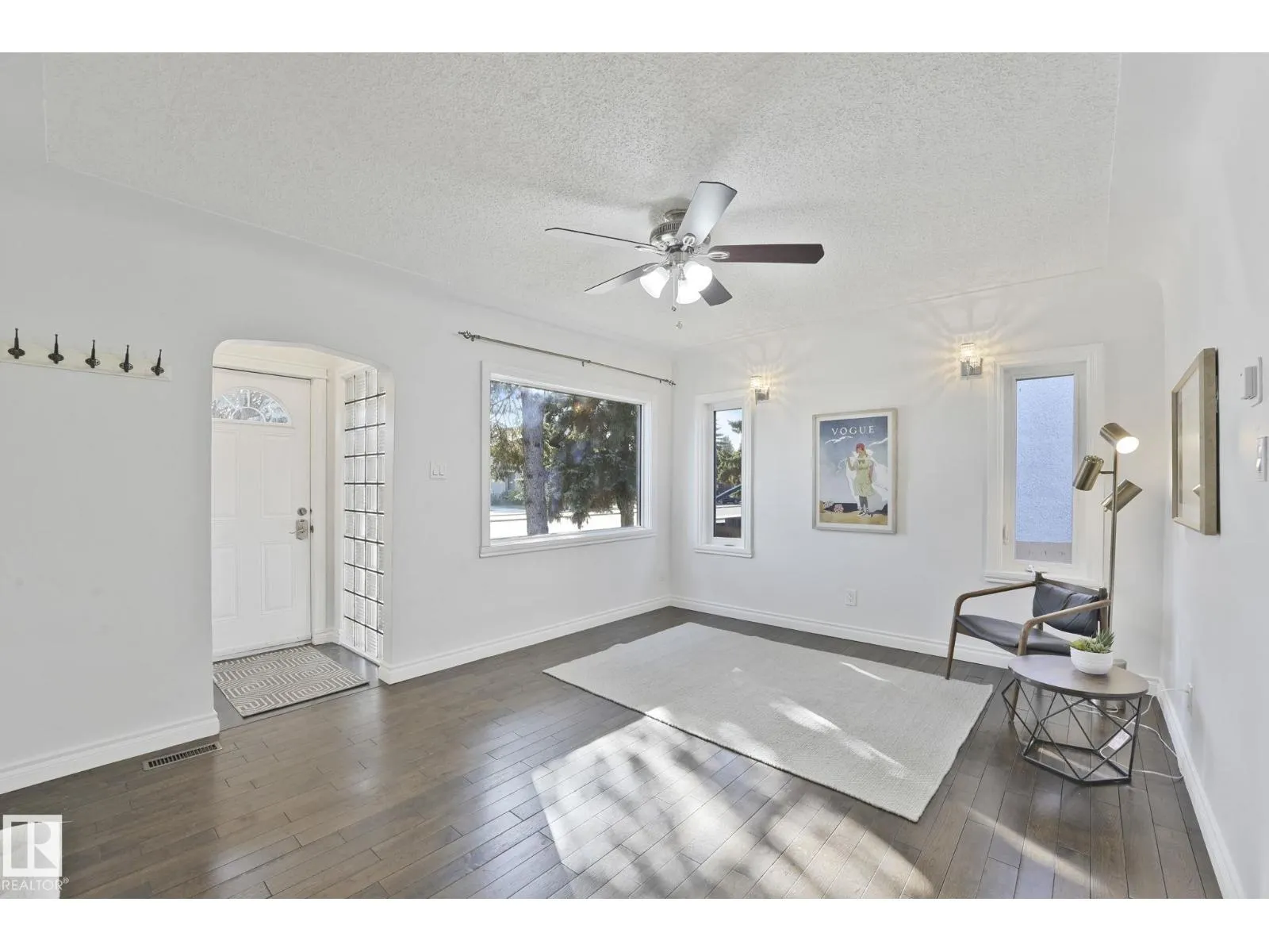 10622 61 AV NW
