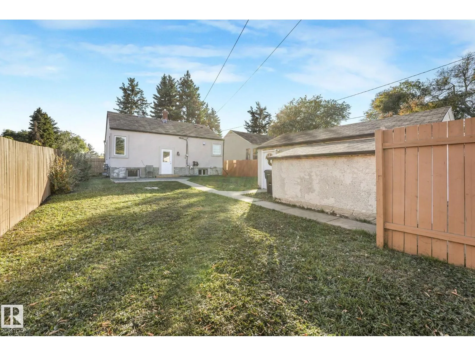 10622 61 AV NW