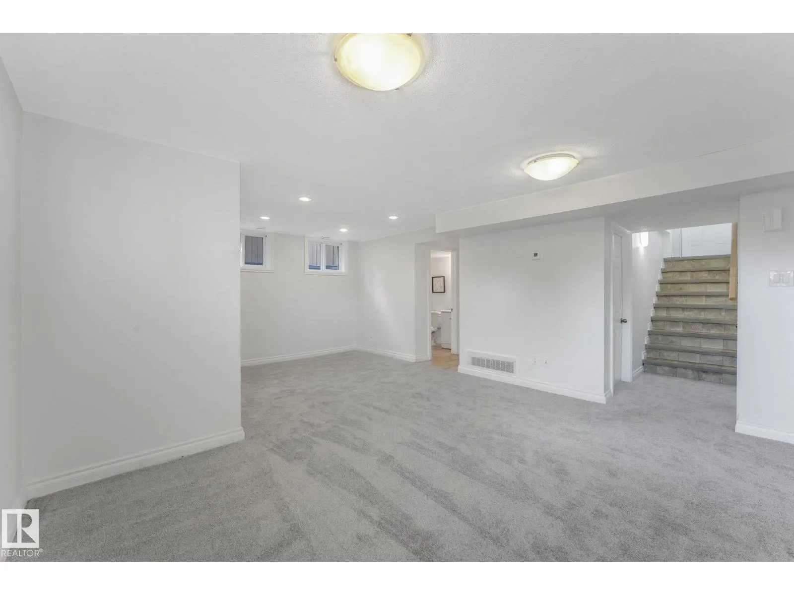 10622 61 AV NW