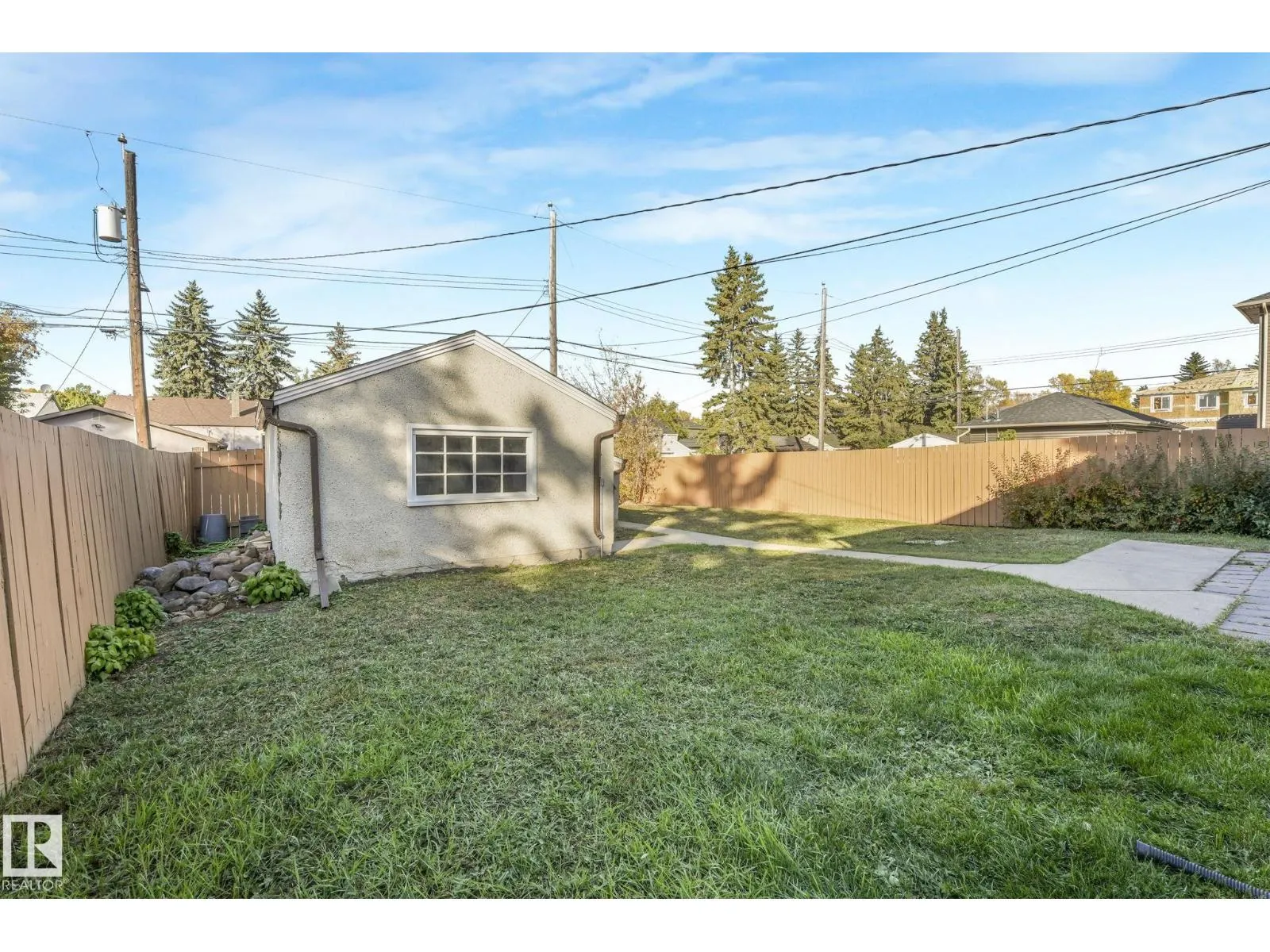 10622 61 AV NW