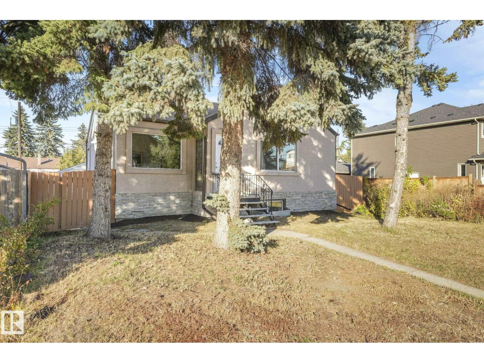 10622 61 AV NW