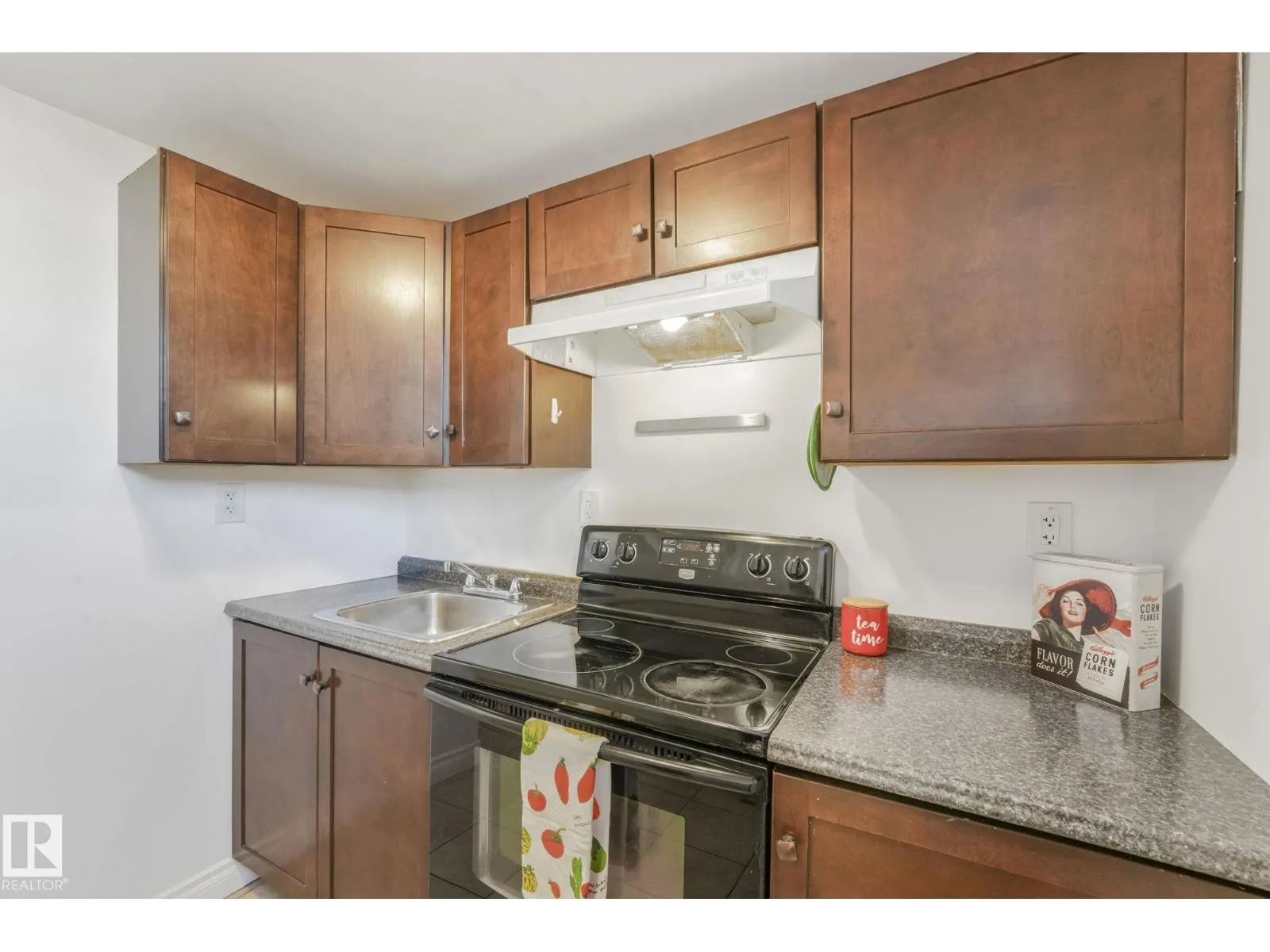 10622 61 AV NW