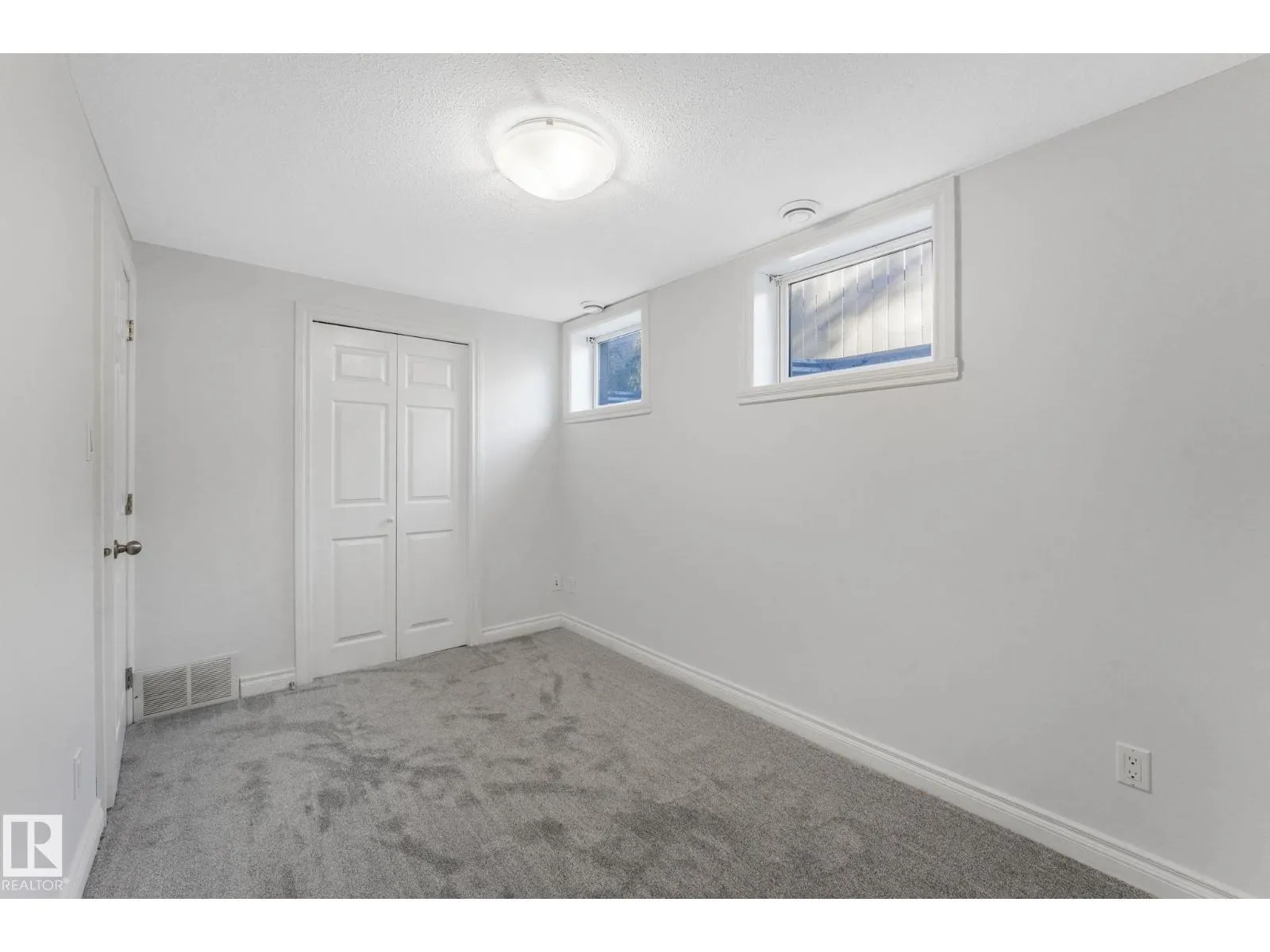 10622 61 AV NW