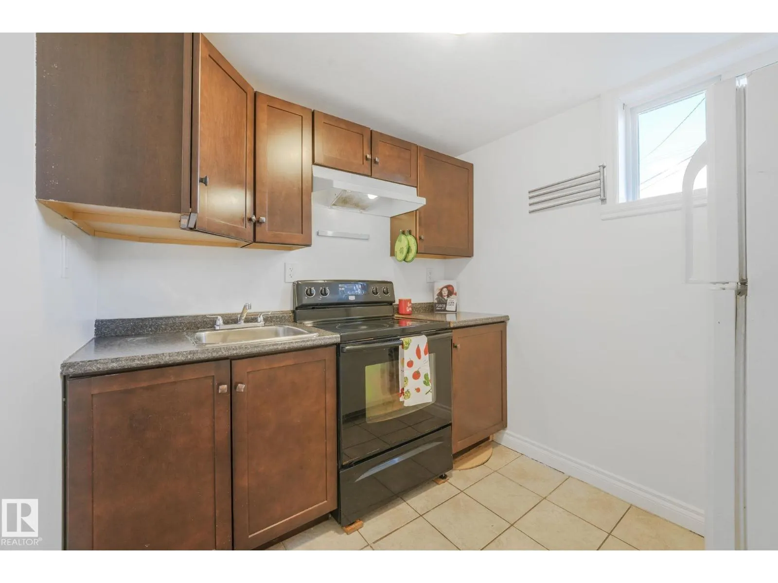 10622 61 AV NW