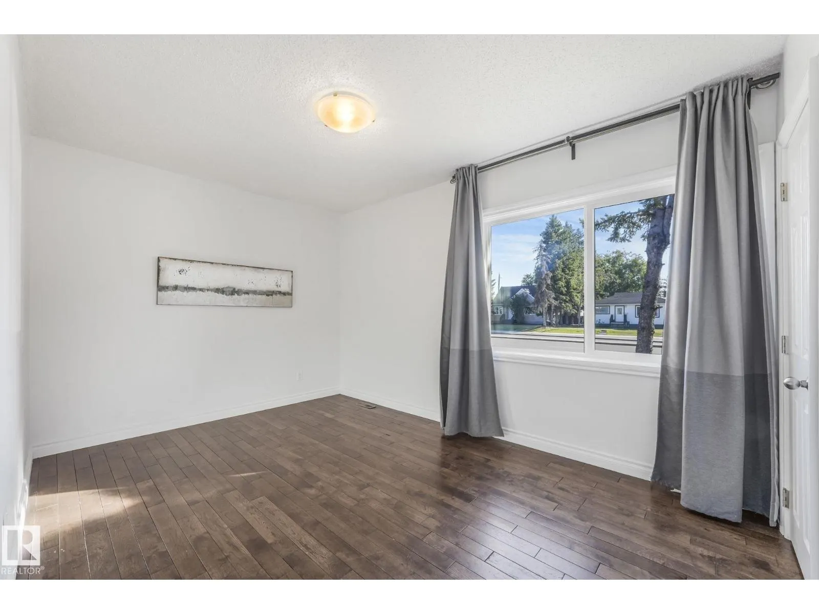 10622 61 AV NW
