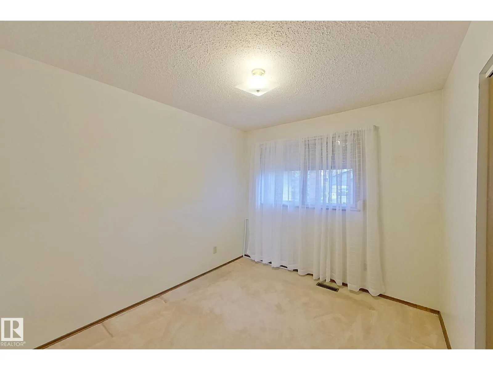 11455 162 AV NW