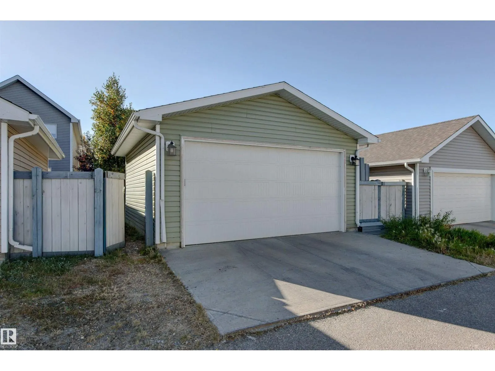 6940 22 AV SW