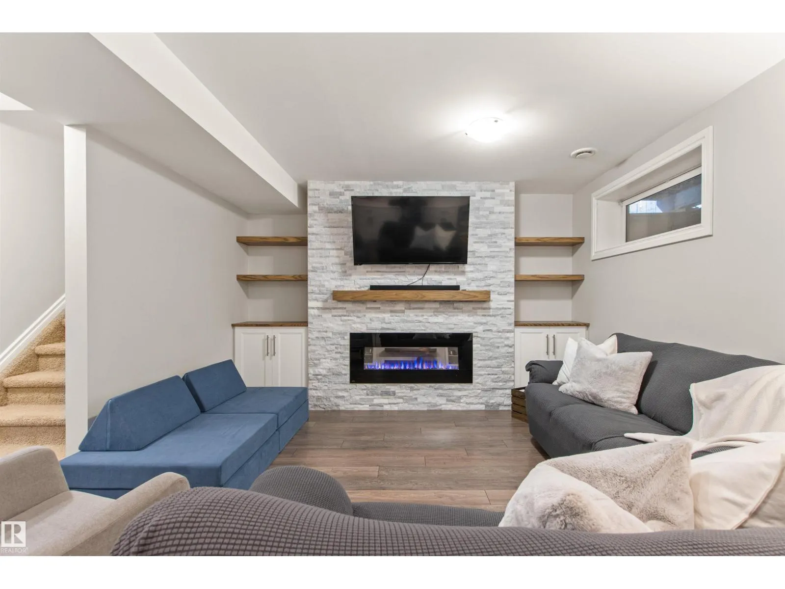 6940 22 AV SW