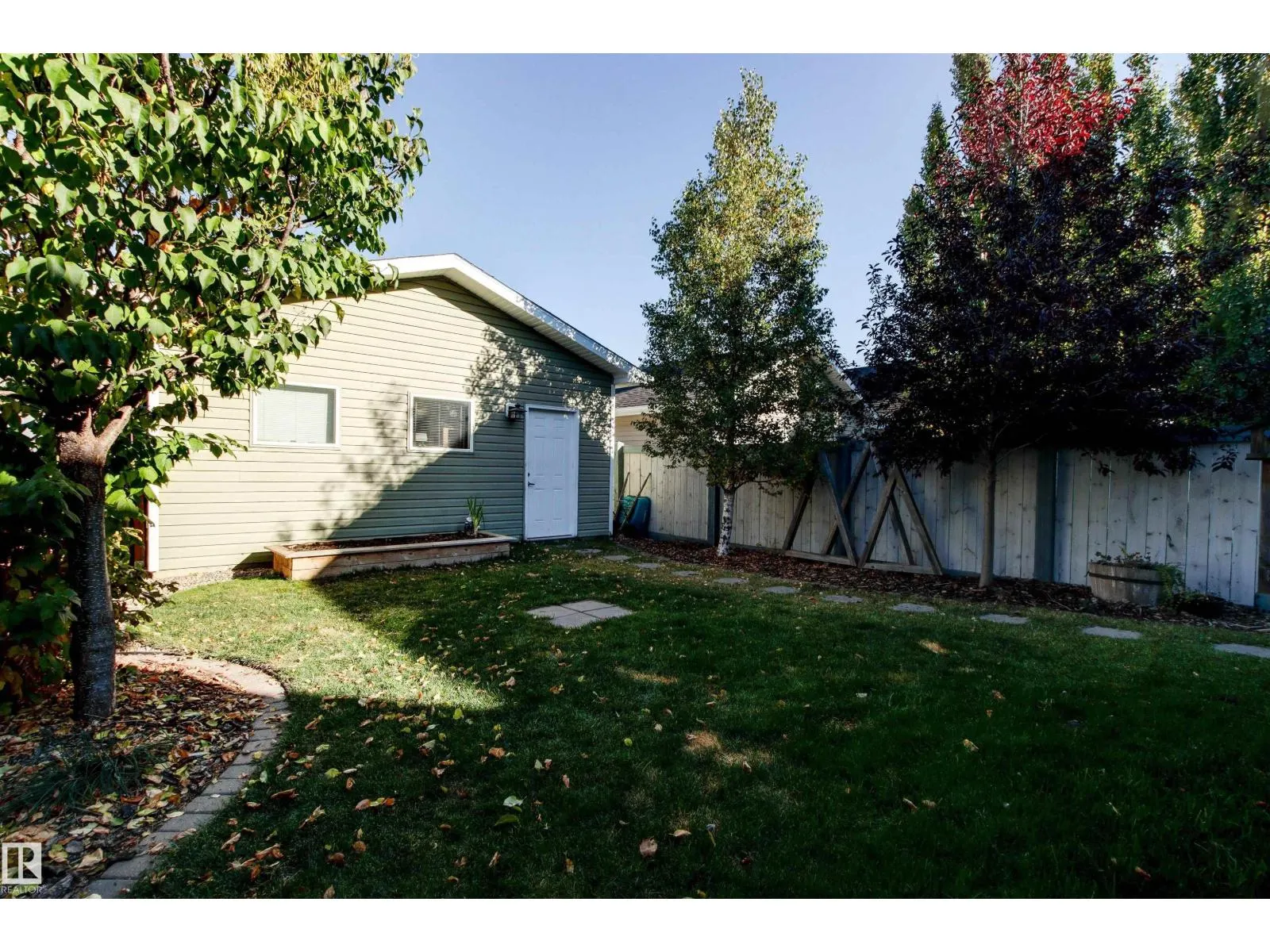 6940 22 AV SW