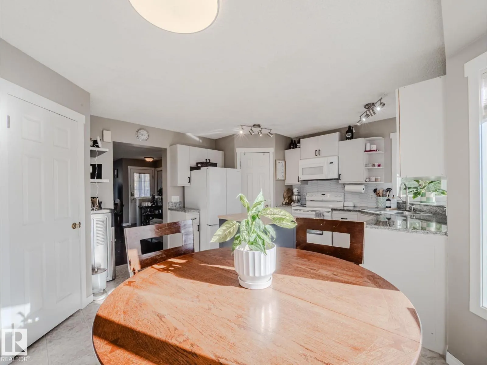 106 Heatherglen CR
