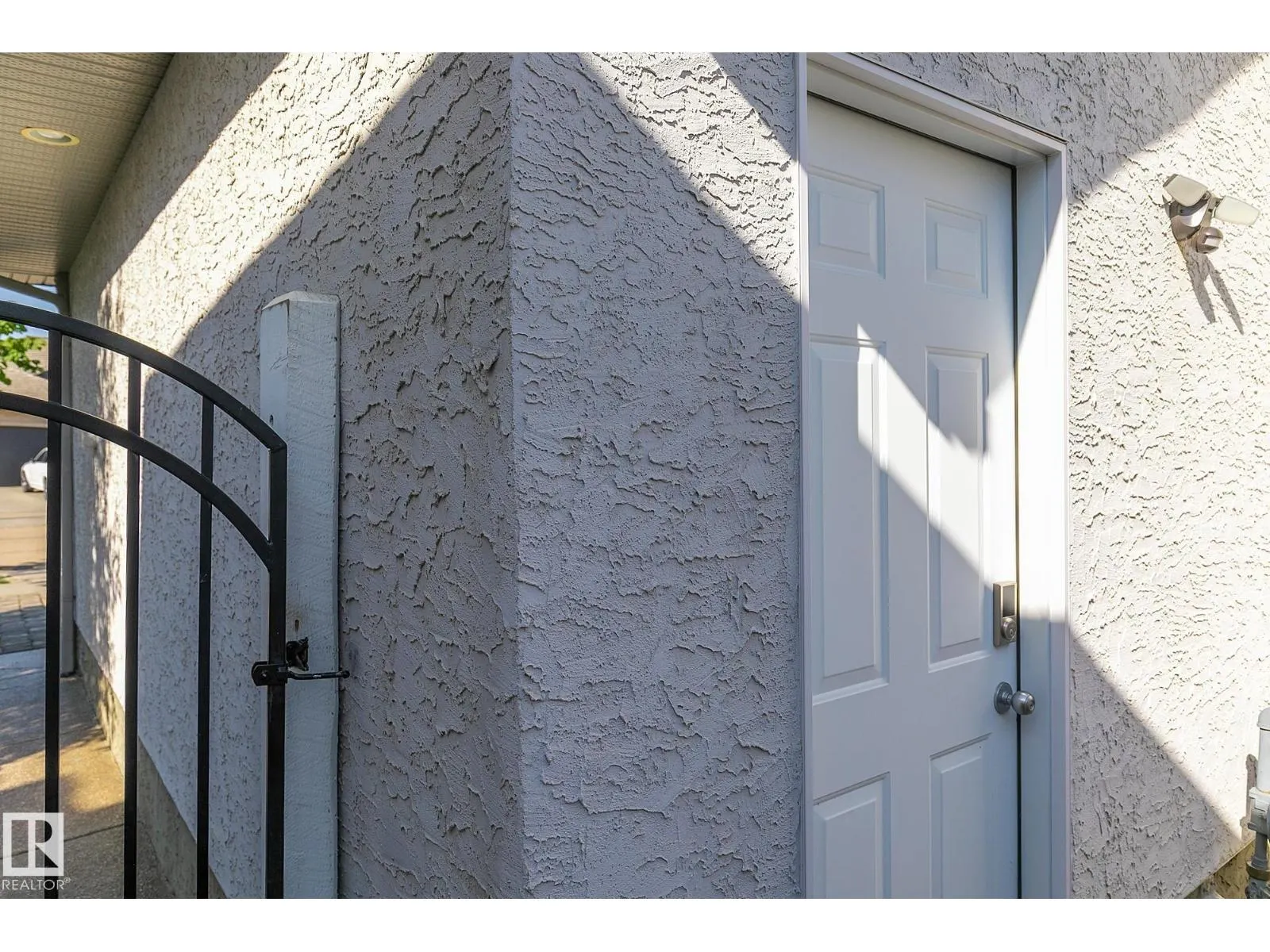 7 KINGSBURY CR