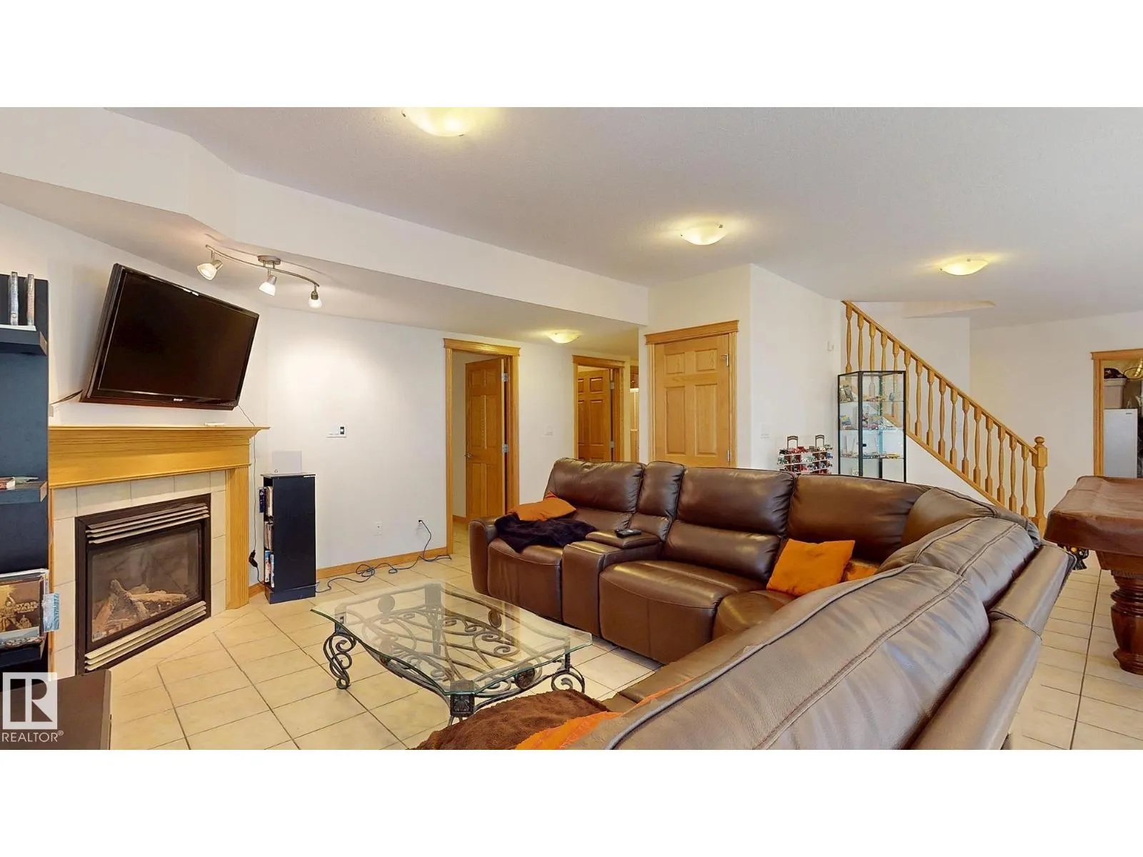 7 KINGSBURY CR