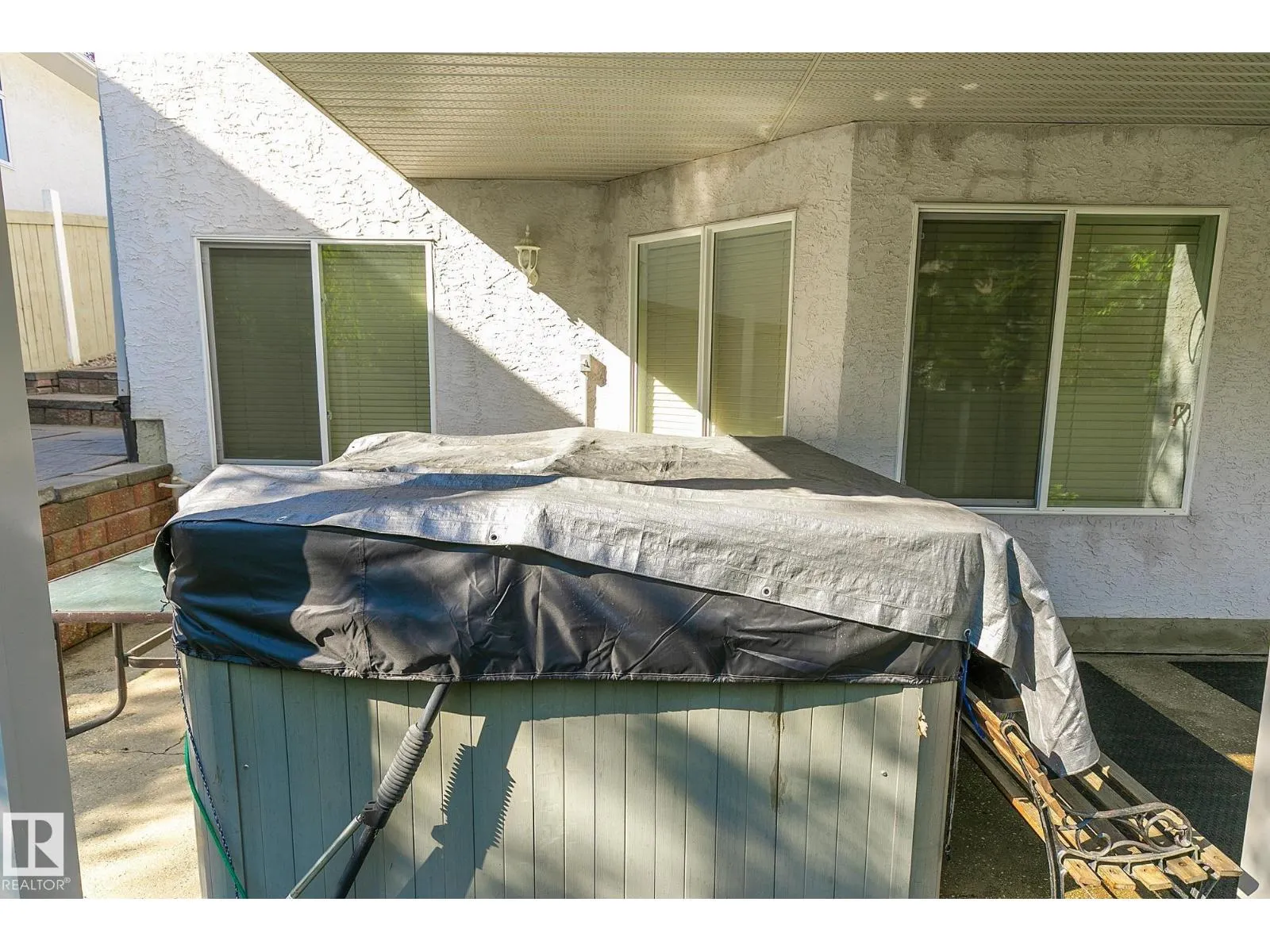 7 KINGSBURY CR