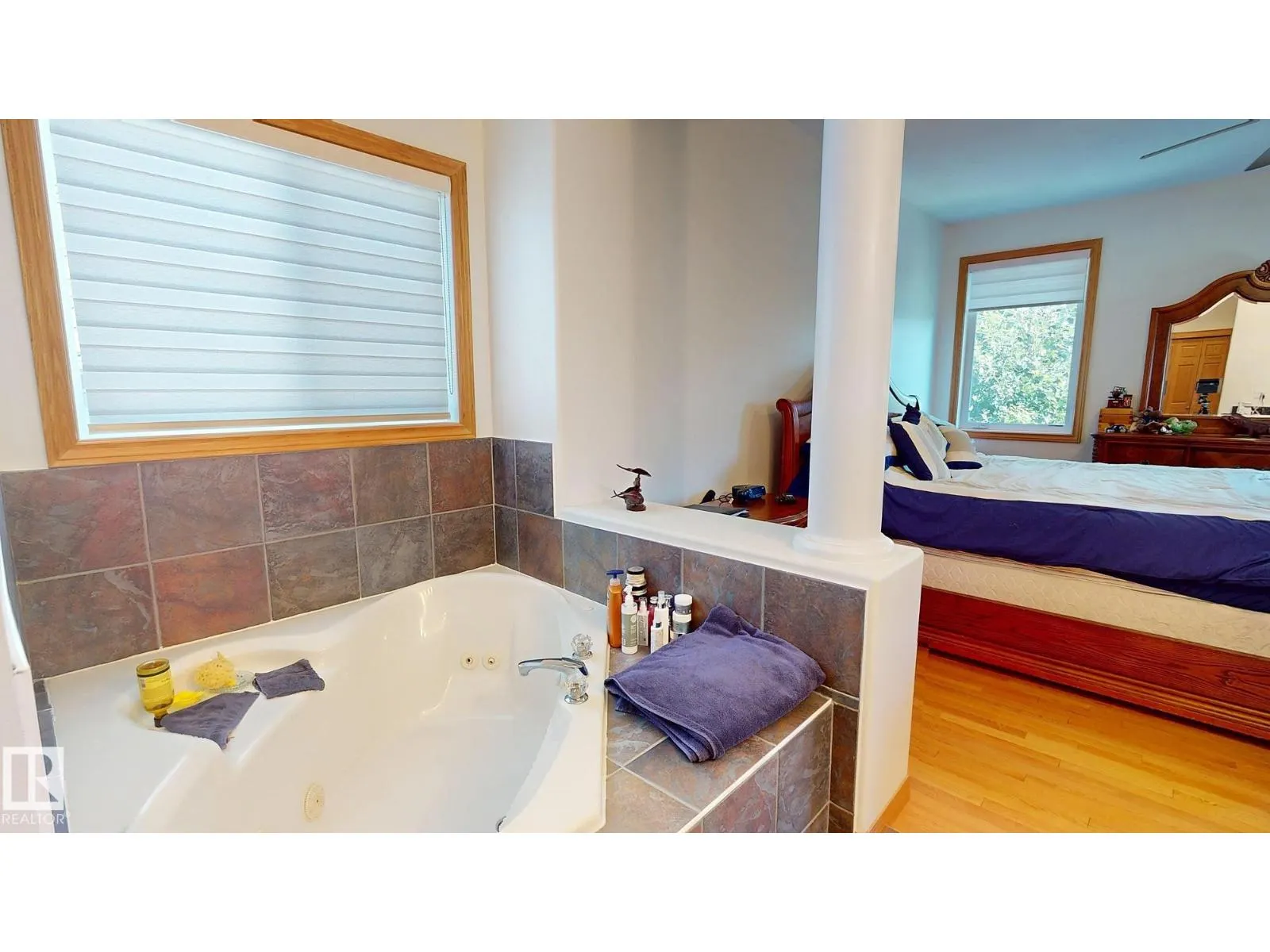 7 KINGSBURY CR