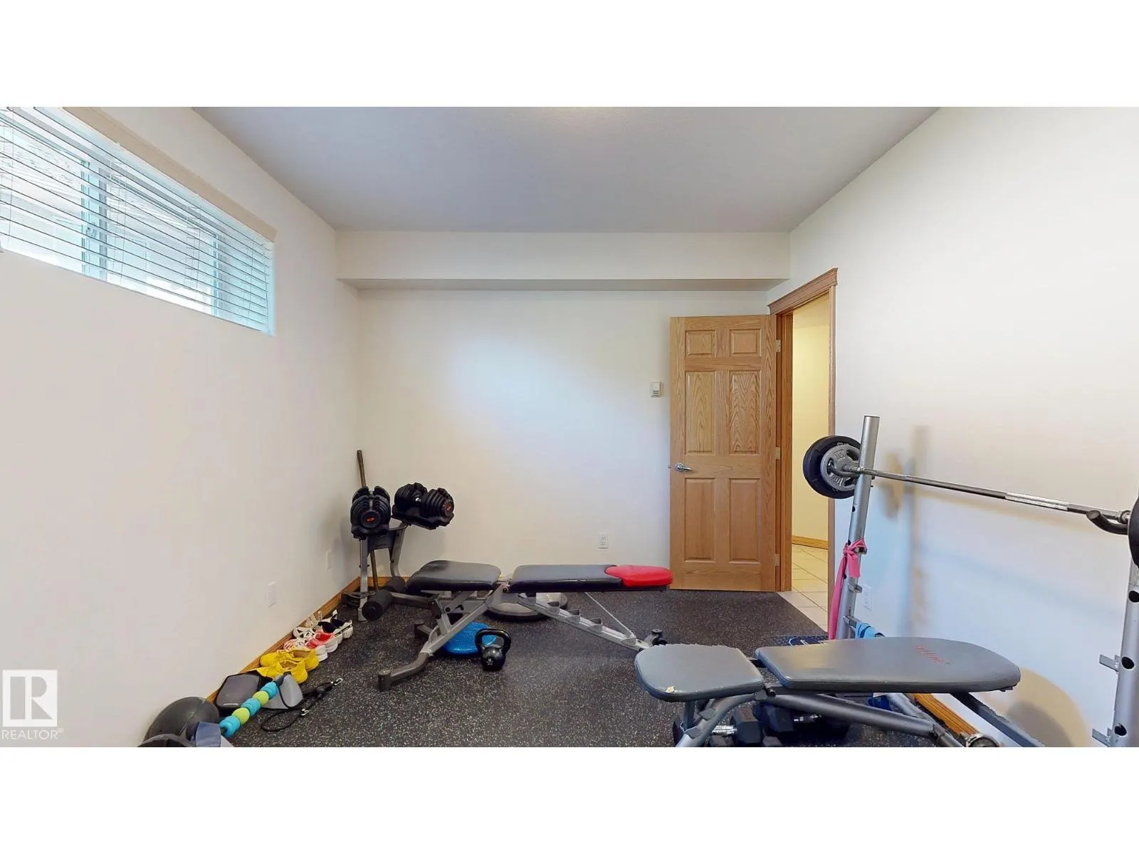 7 KINGSBURY CR
