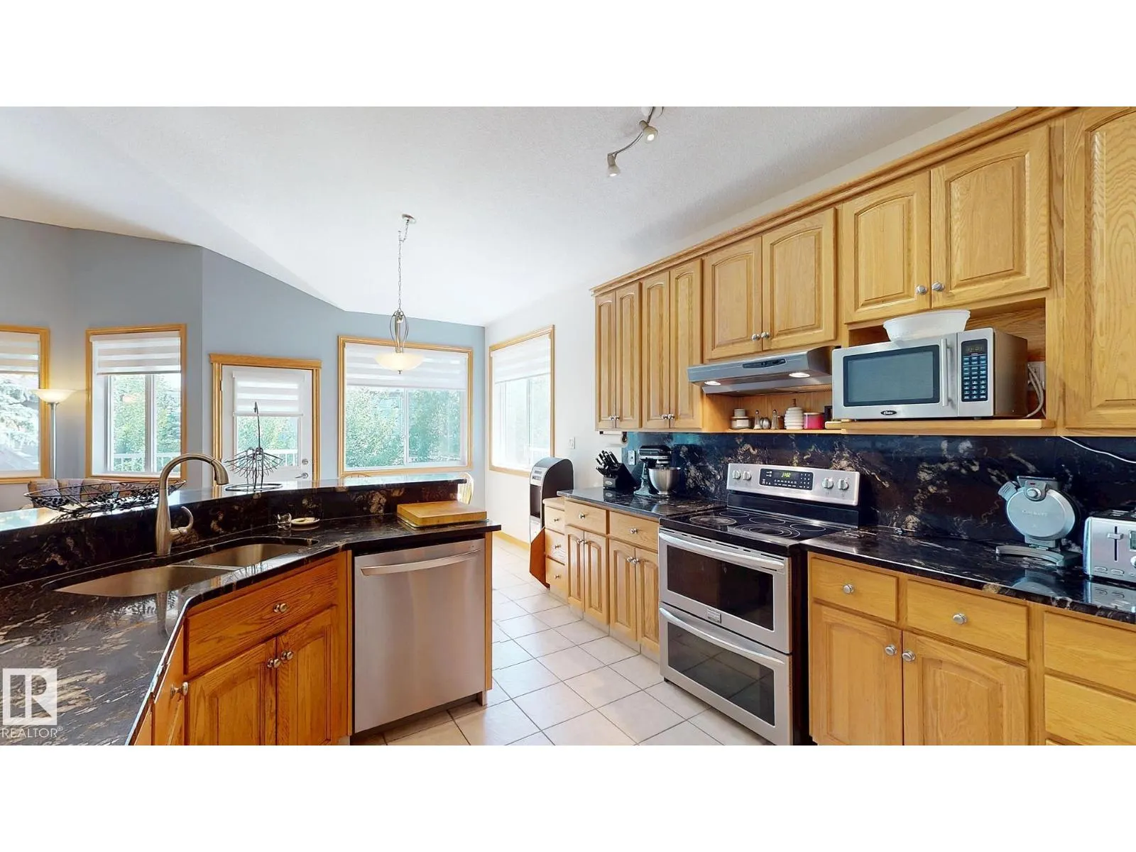 7 KINGSBURY CR
