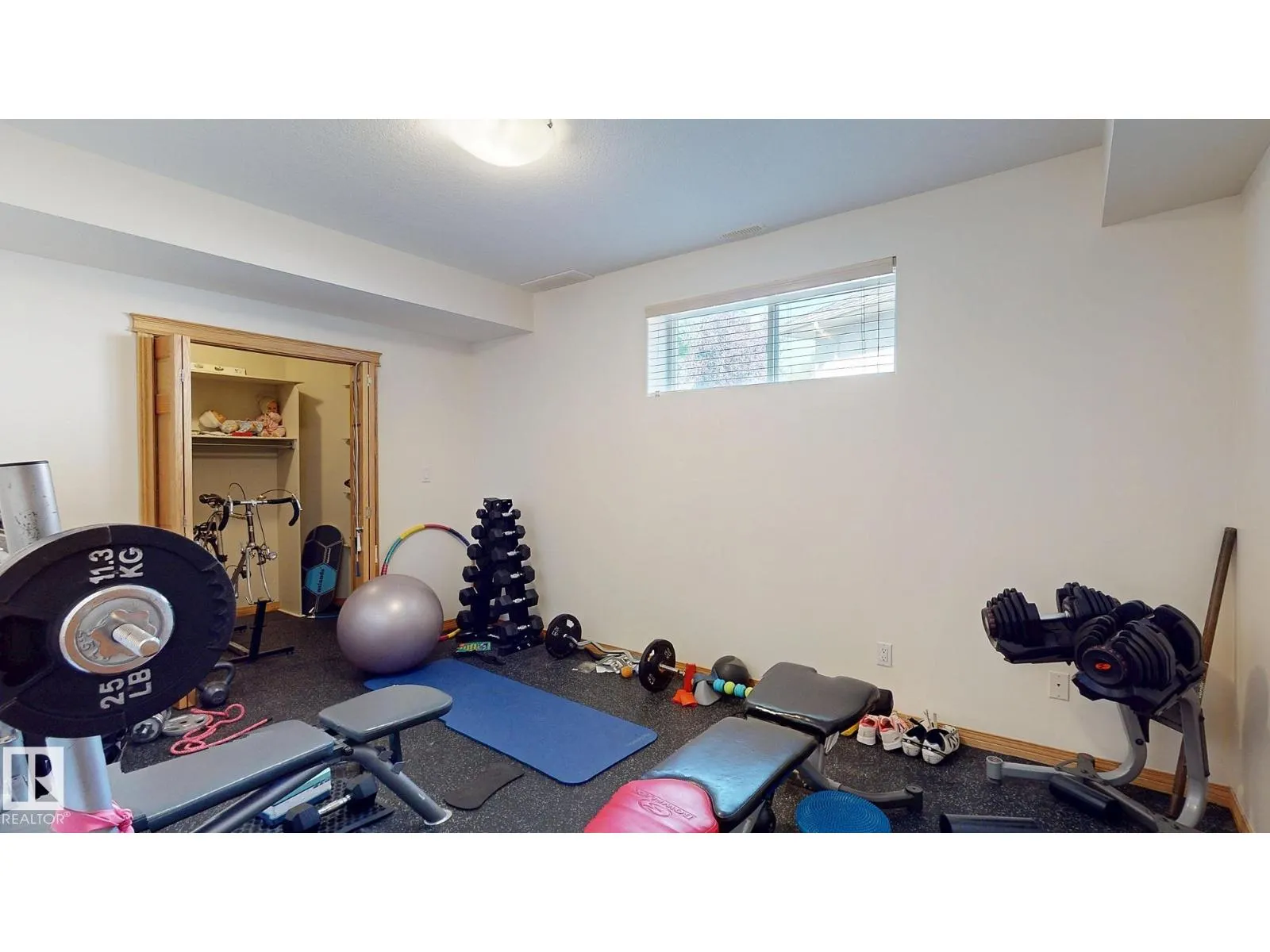 7 KINGSBURY CR