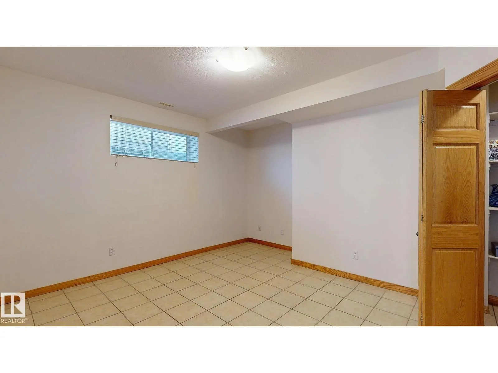 7 KINGSBURY CR