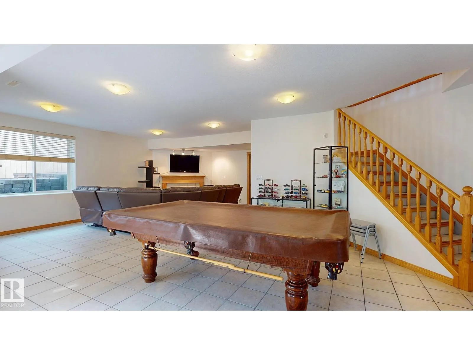 7 KINGSBURY CR