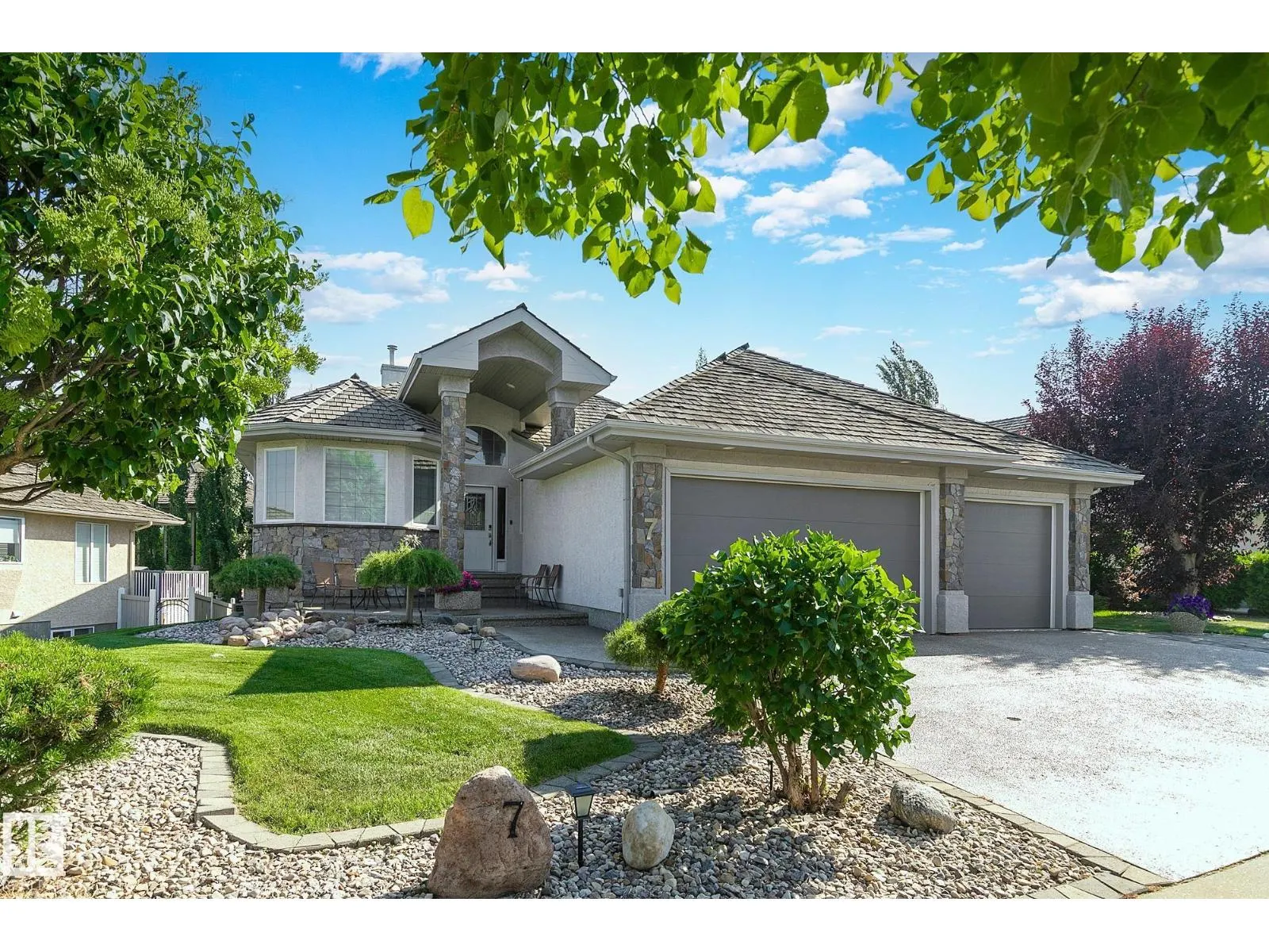 7 KINGSBURY CR