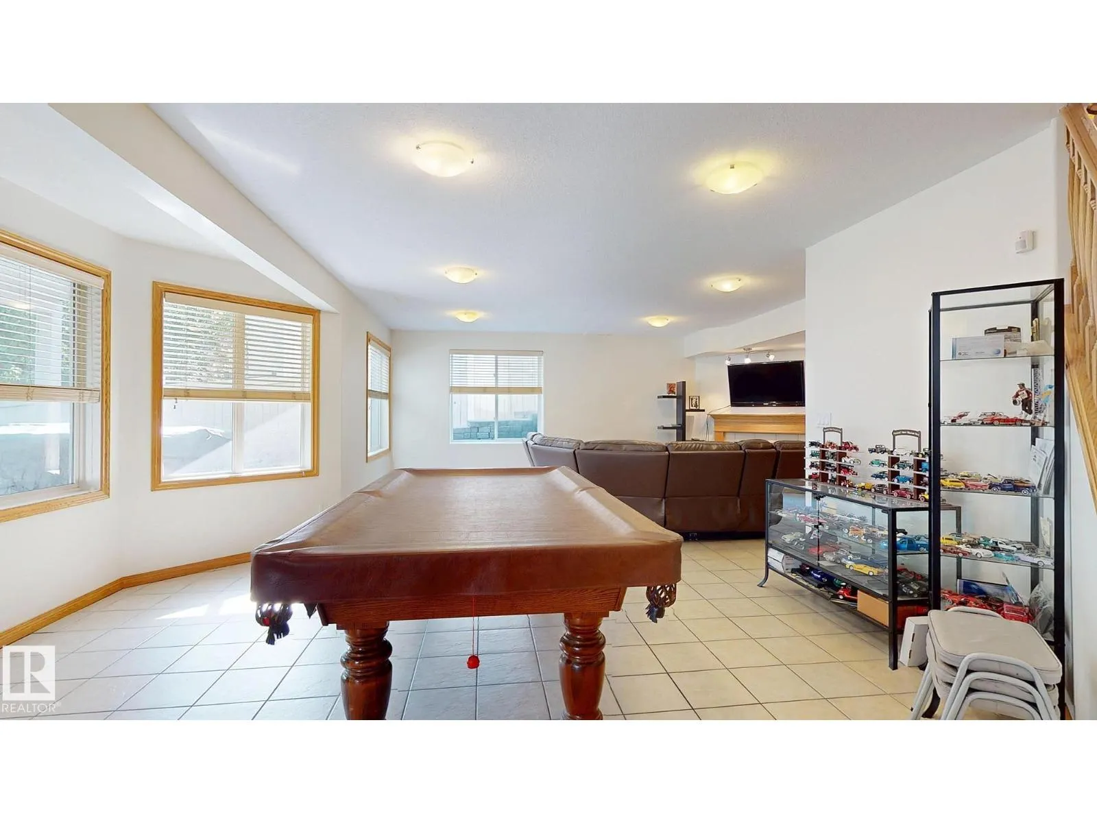 7 KINGSBURY CR