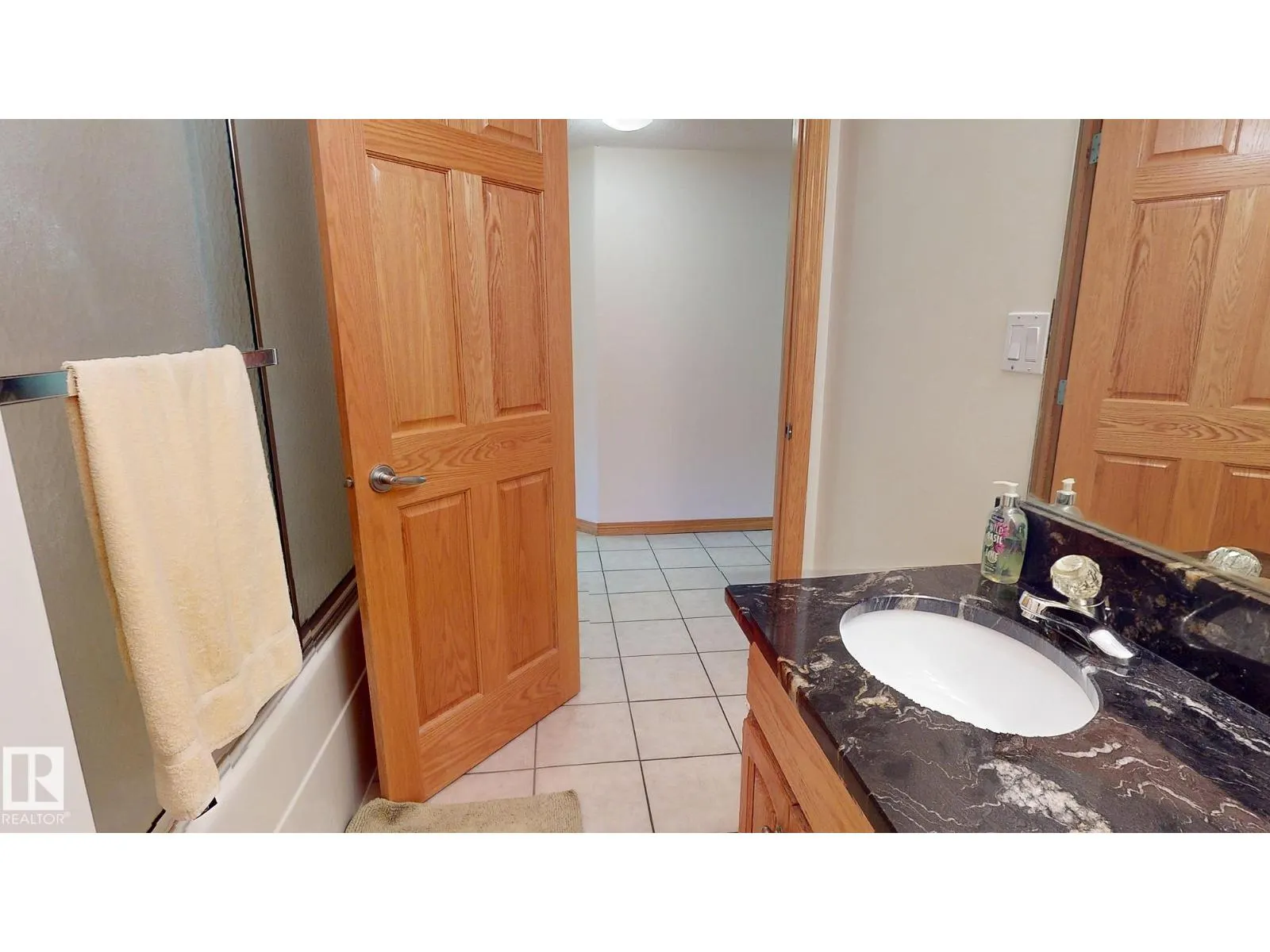 7 KINGSBURY CR