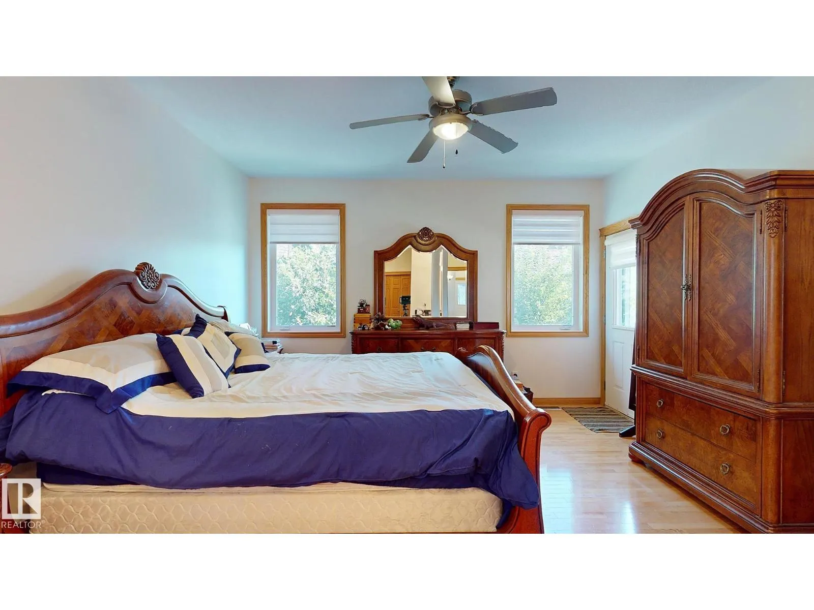 7 KINGSBURY CR