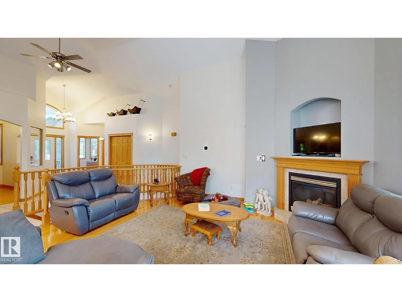 7 KINGSBURY CR