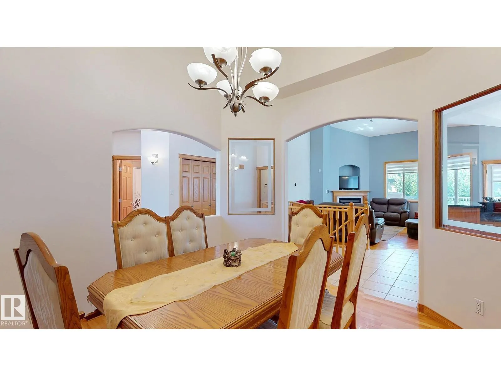 7 KINGSBURY CR