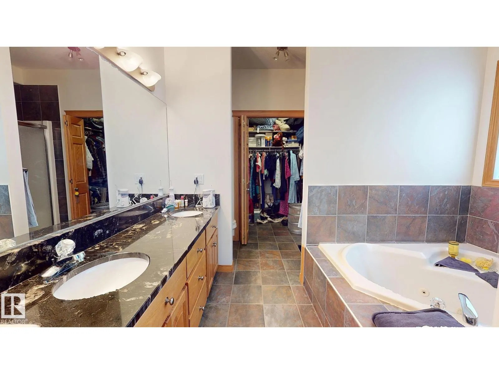 7 KINGSBURY CR