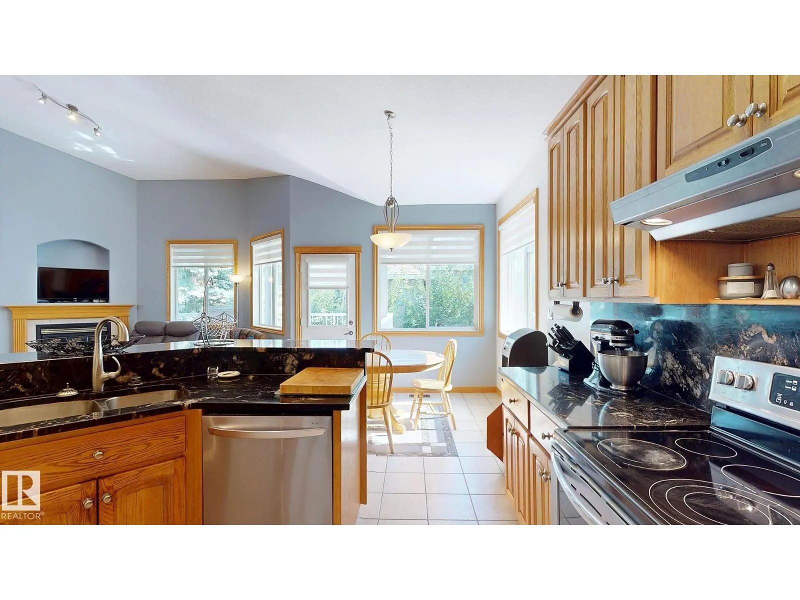 7 KINGSBURY CR
