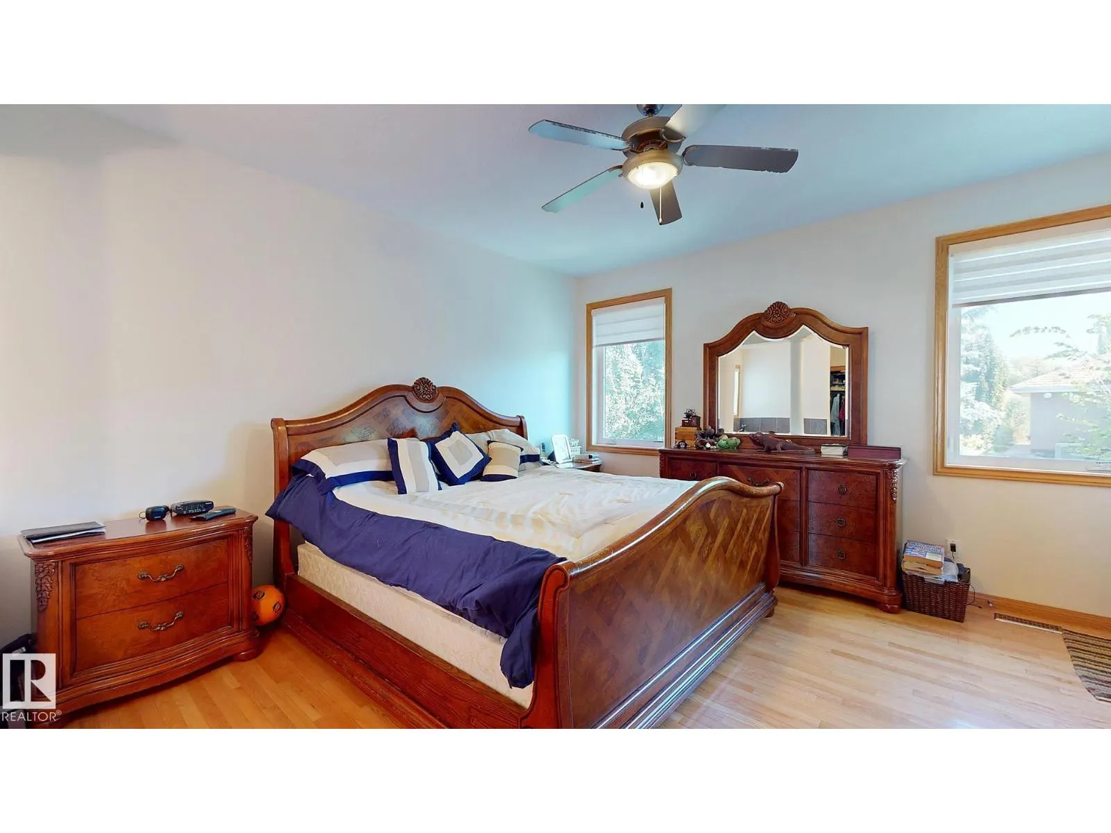 7 KINGSBURY CR