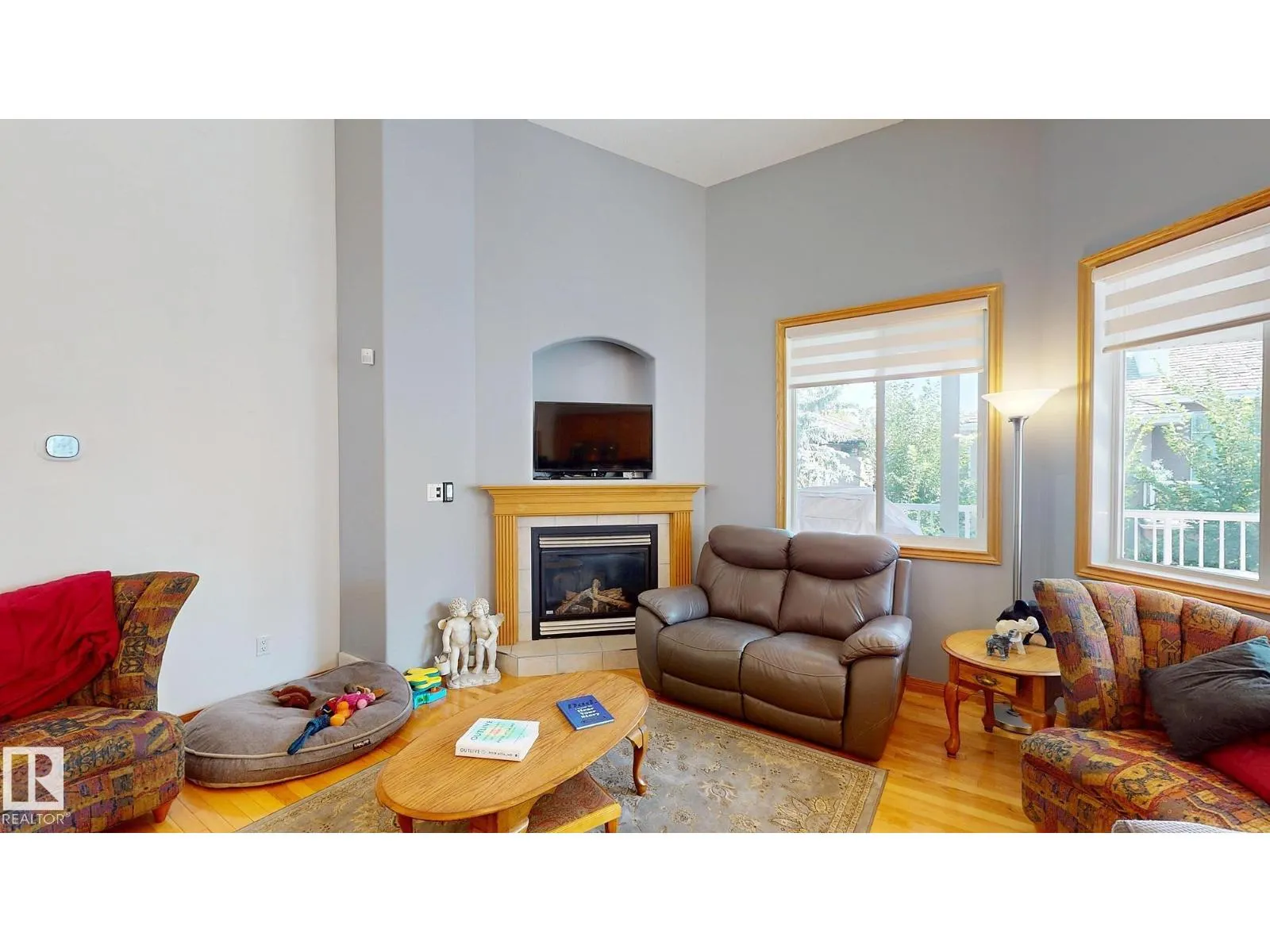 7 KINGSBURY CR