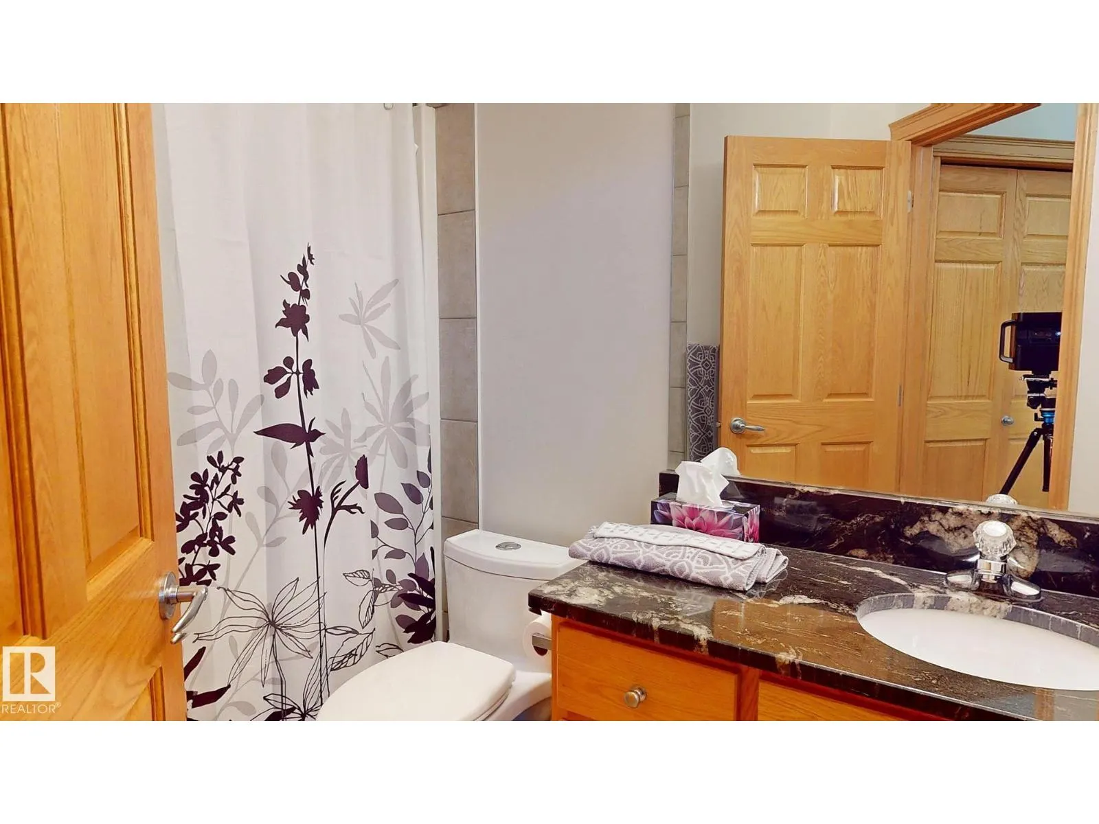 7 KINGSBURY CR