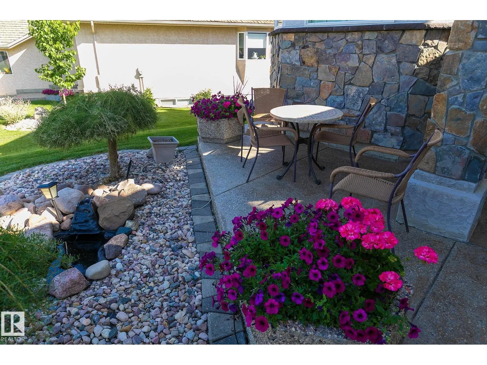 7 KINGSBURY CR