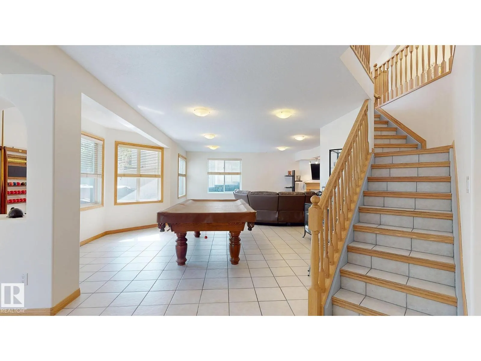 7 KINGSBURY CR