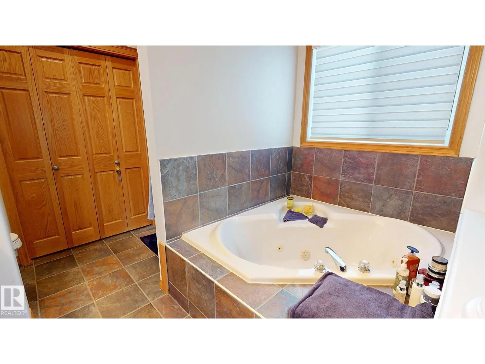 7 KINGSBURY CR