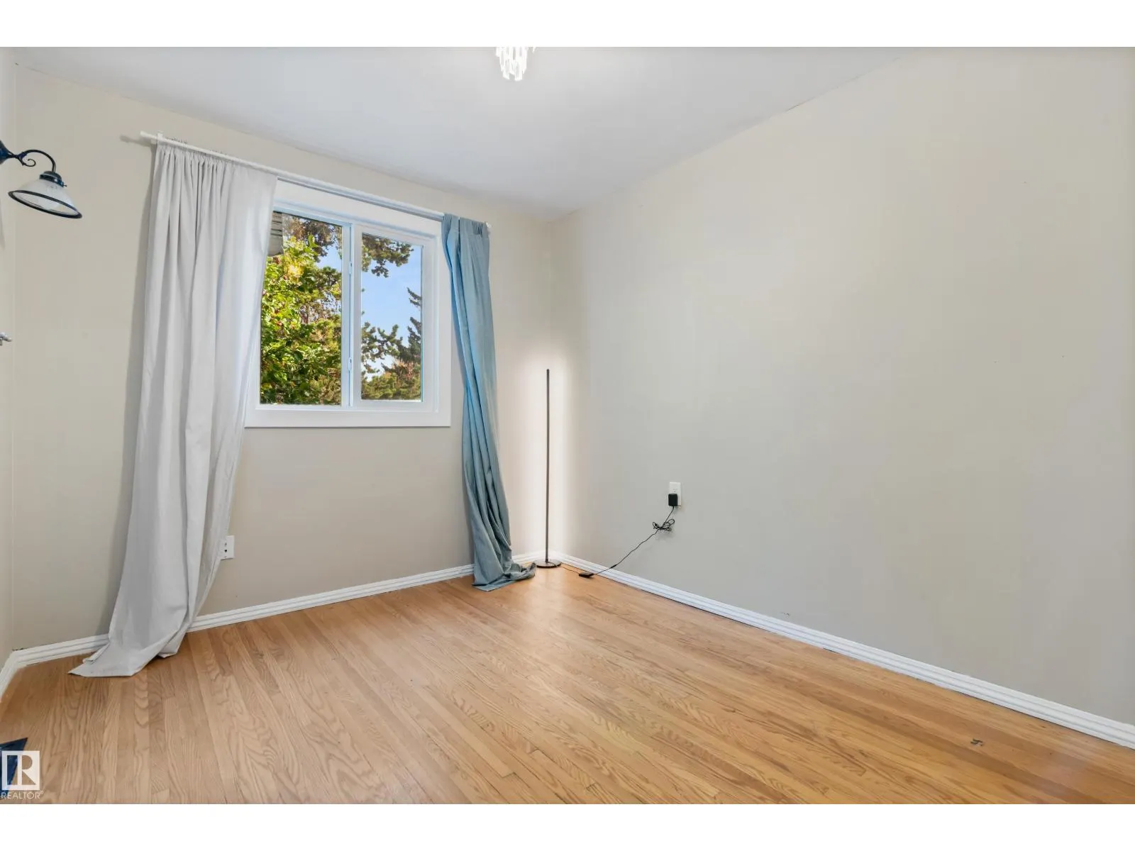 7104 95 AV NW