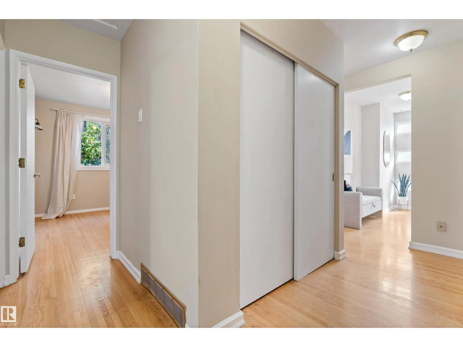 7104 95 AV NW