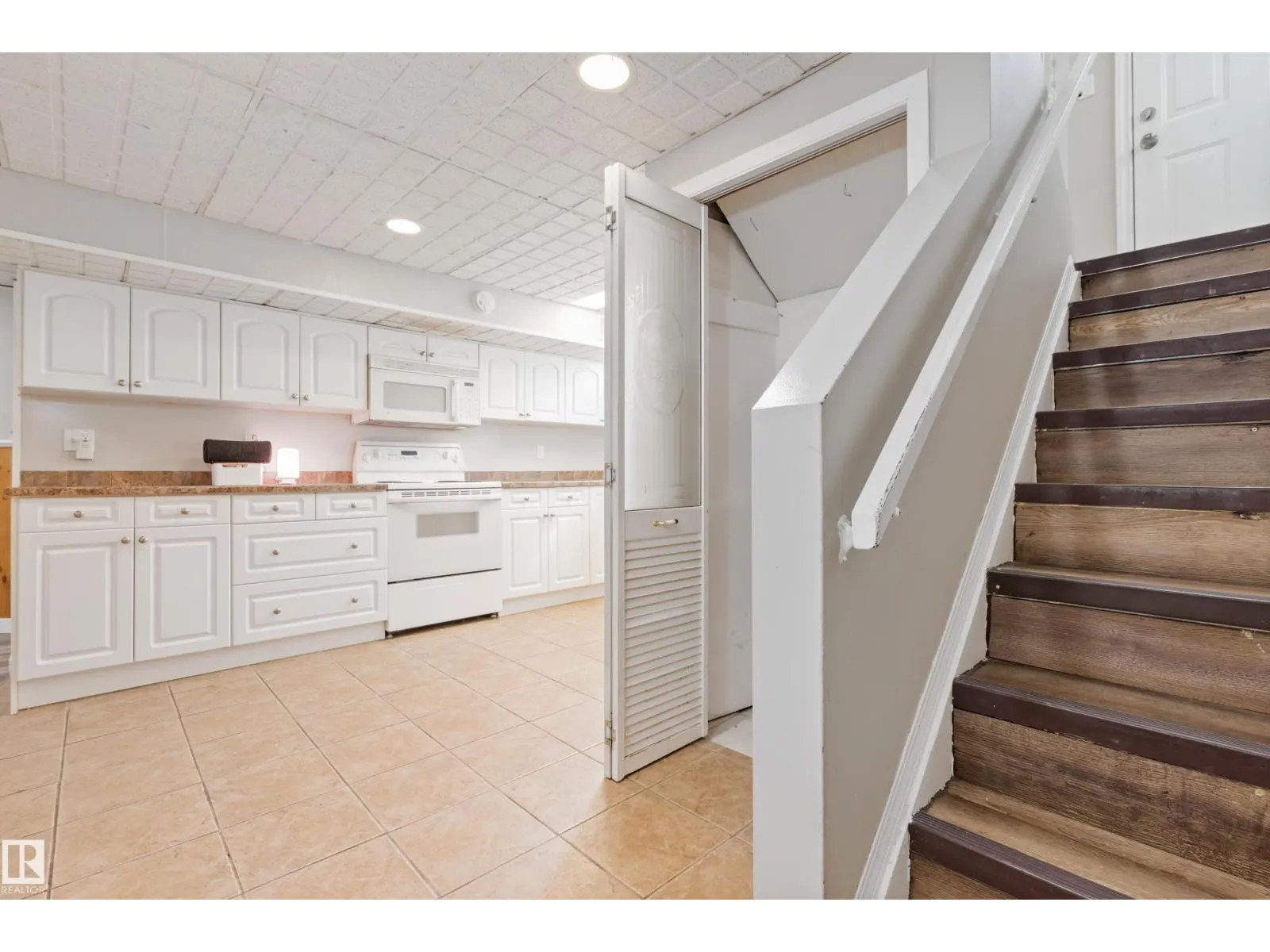 7104 95 AV NW