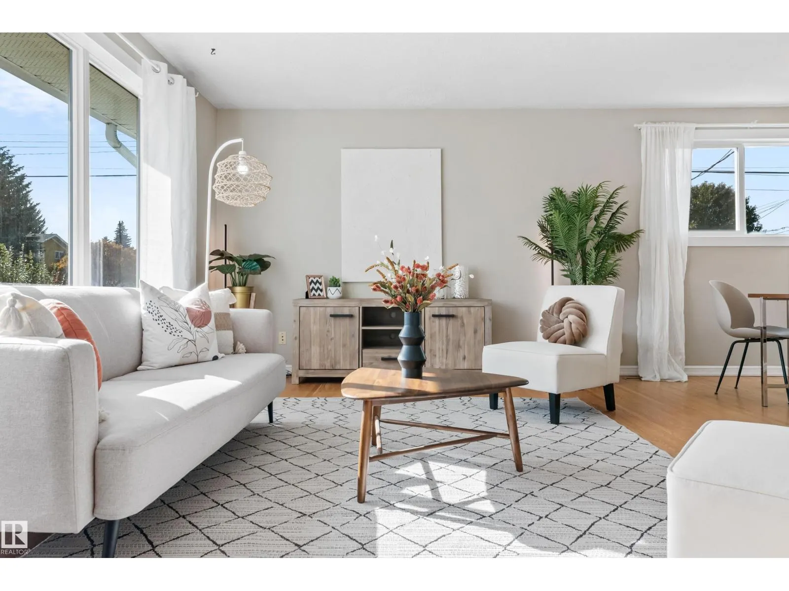 7104 95 AV NW