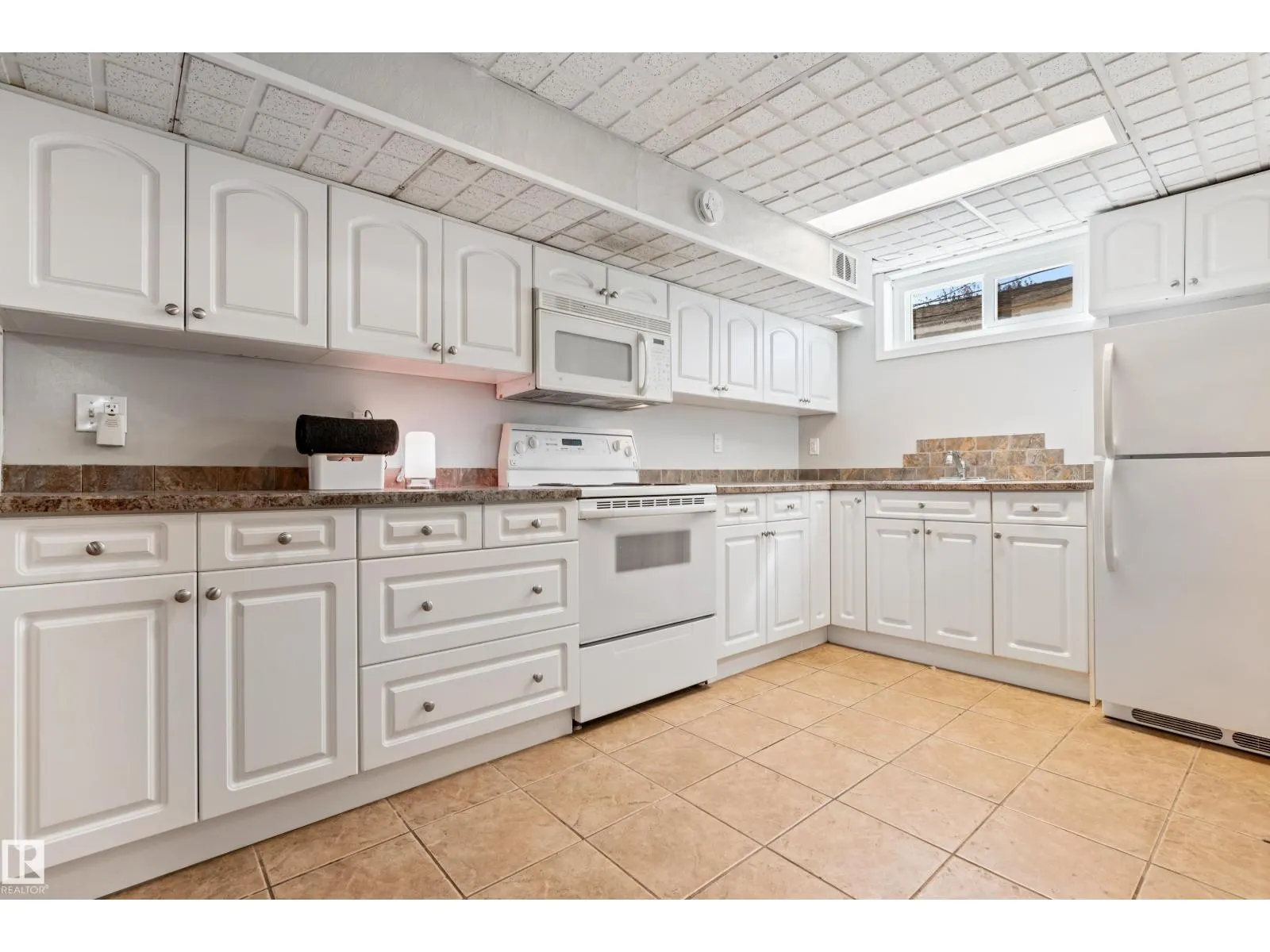 7104 95 AV NW
