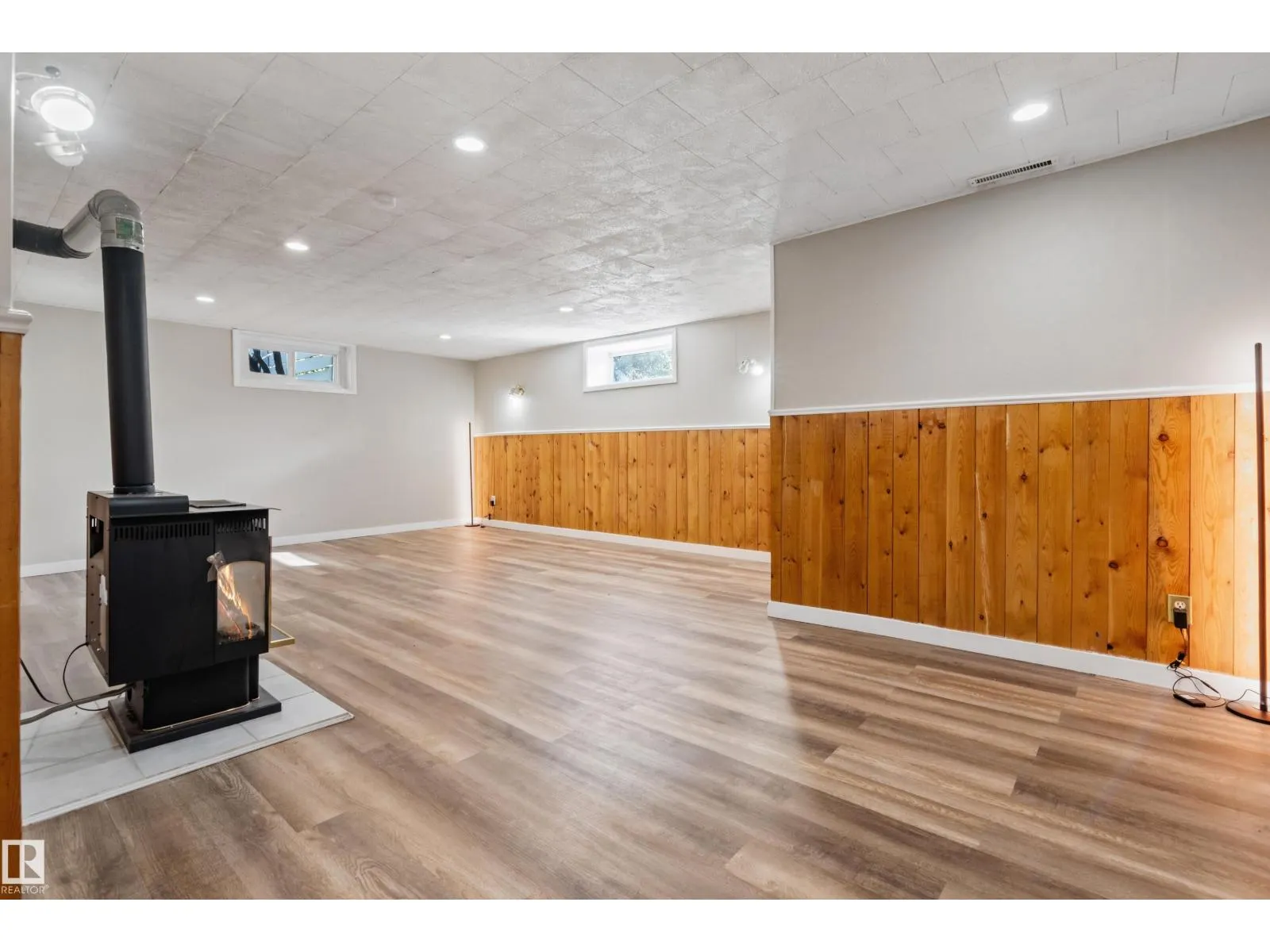 7104 95 AV NW