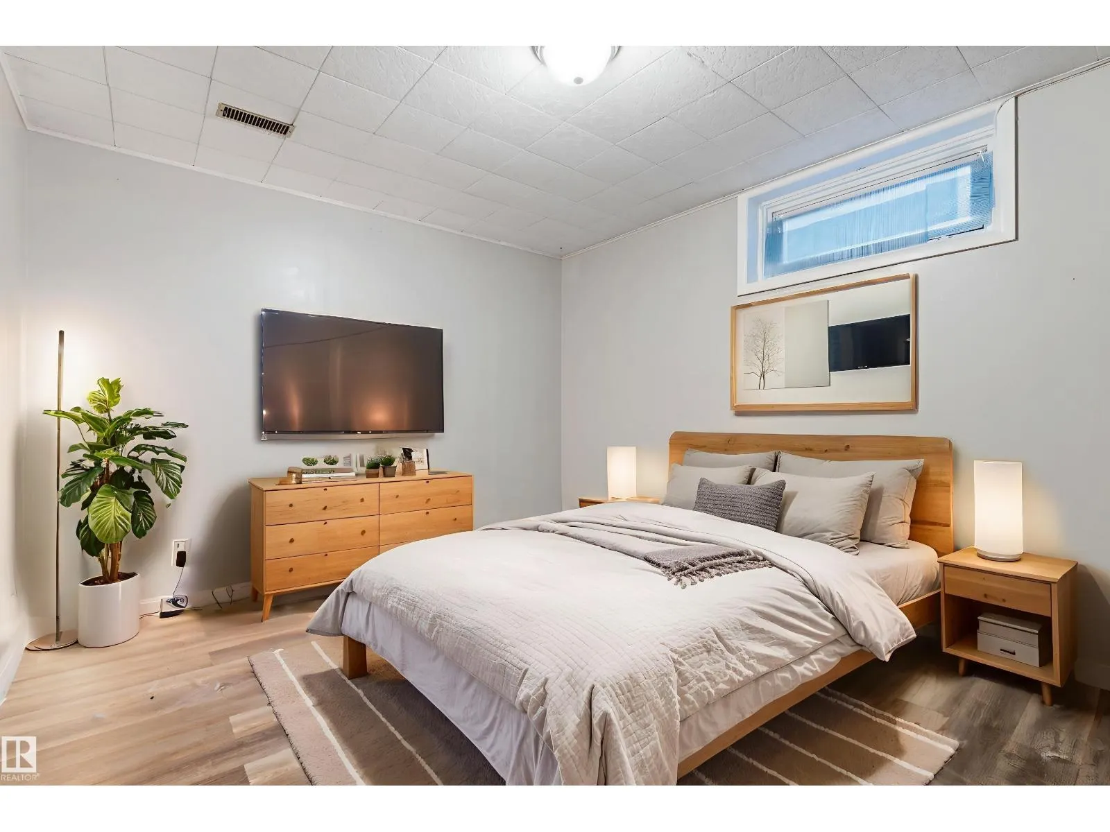 7104 95 AV NW
