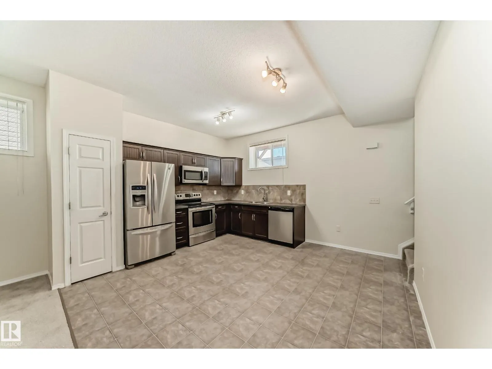 #138 142 Selkirk PL