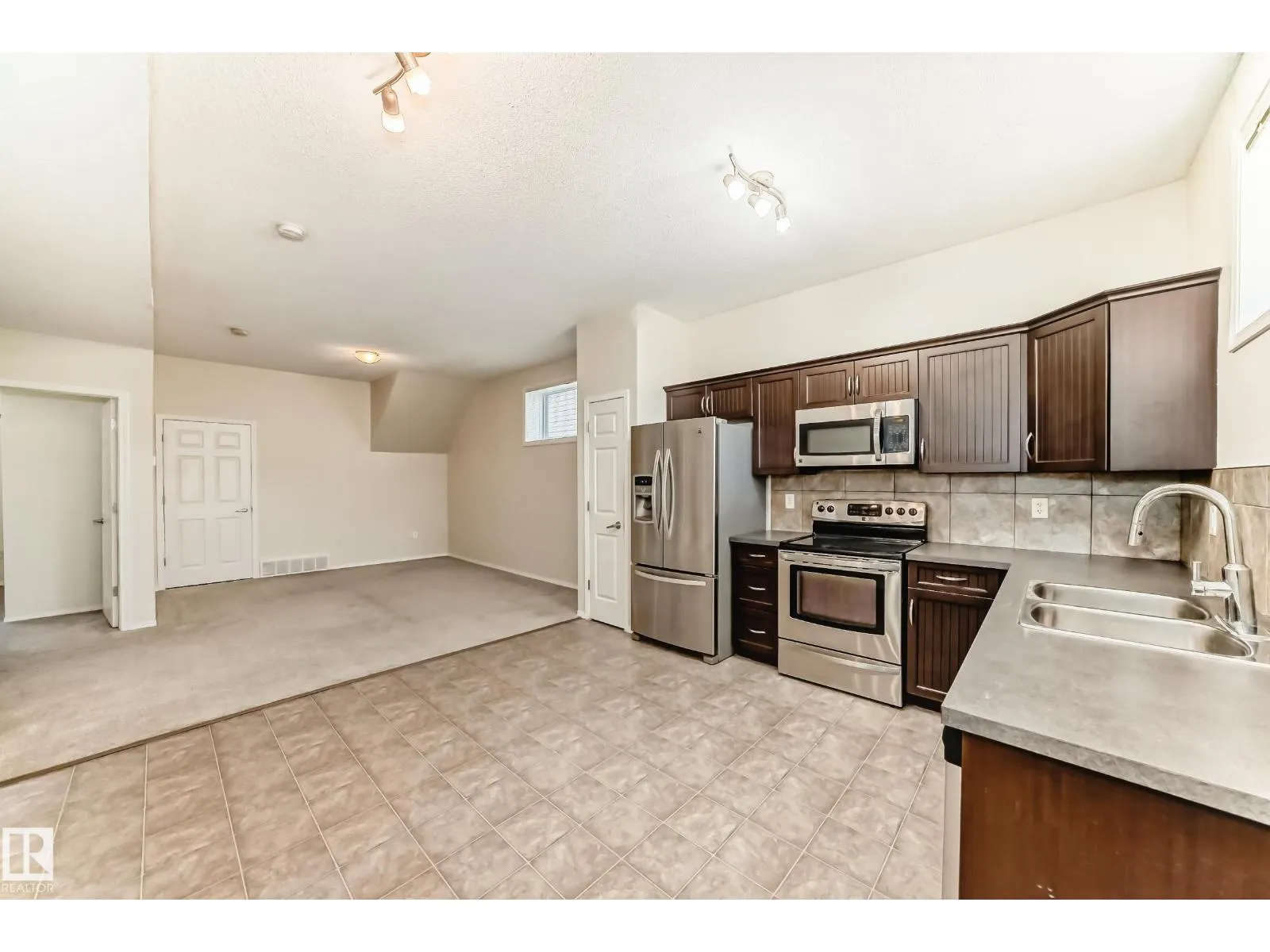 #138 142 Selkirk PL