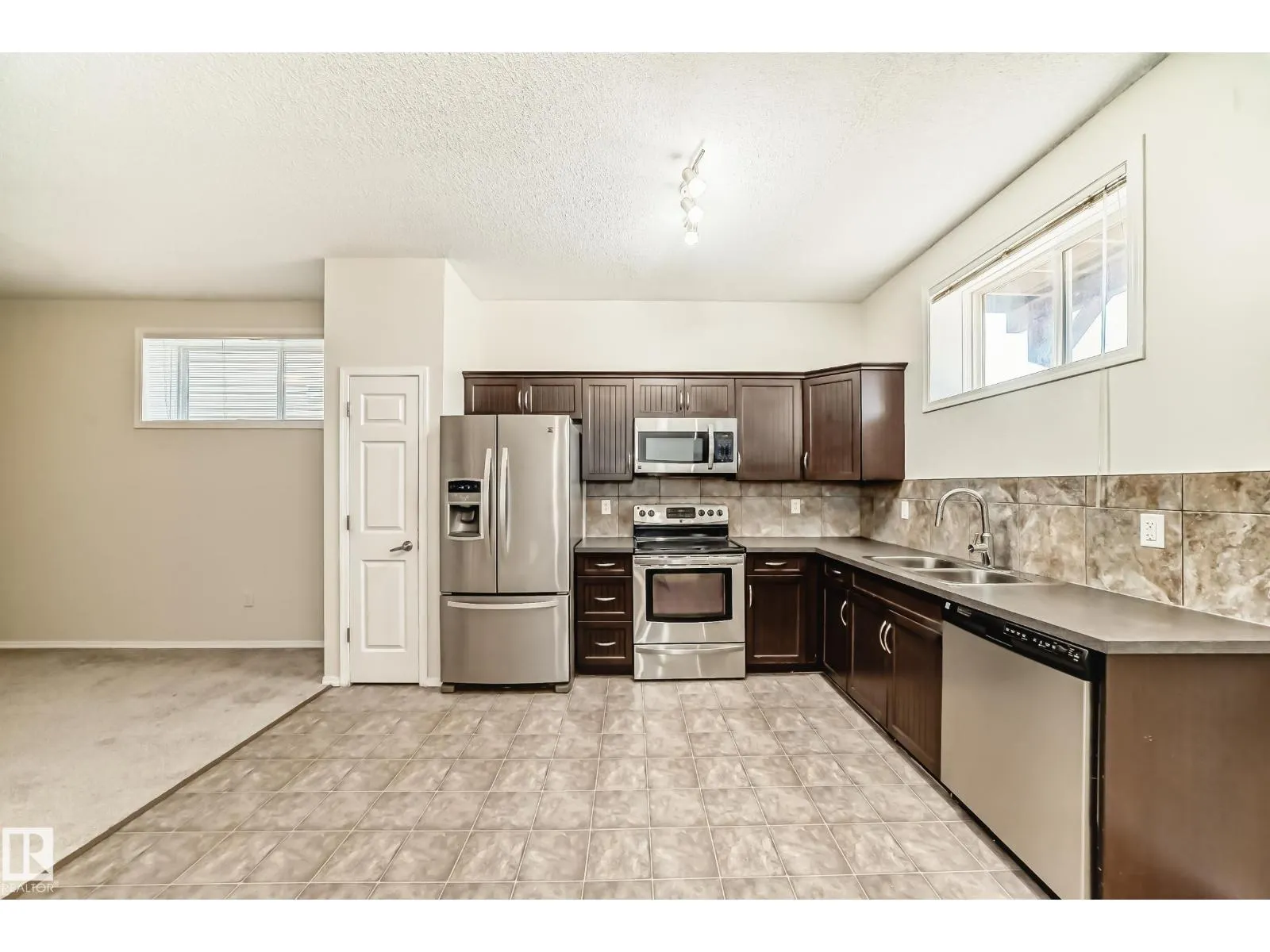 #138 142 Selkirk PL
