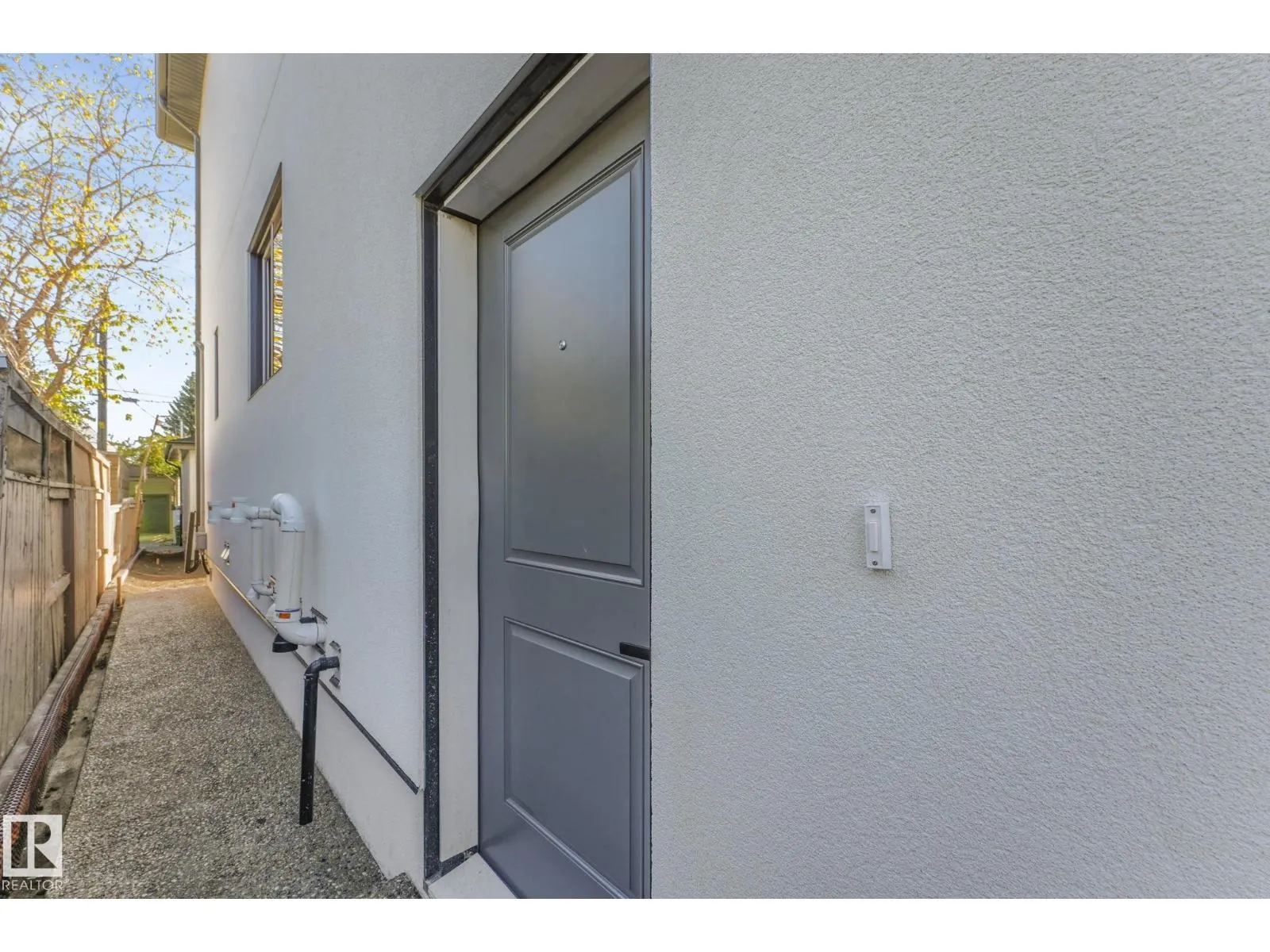 9605 142 ST NW