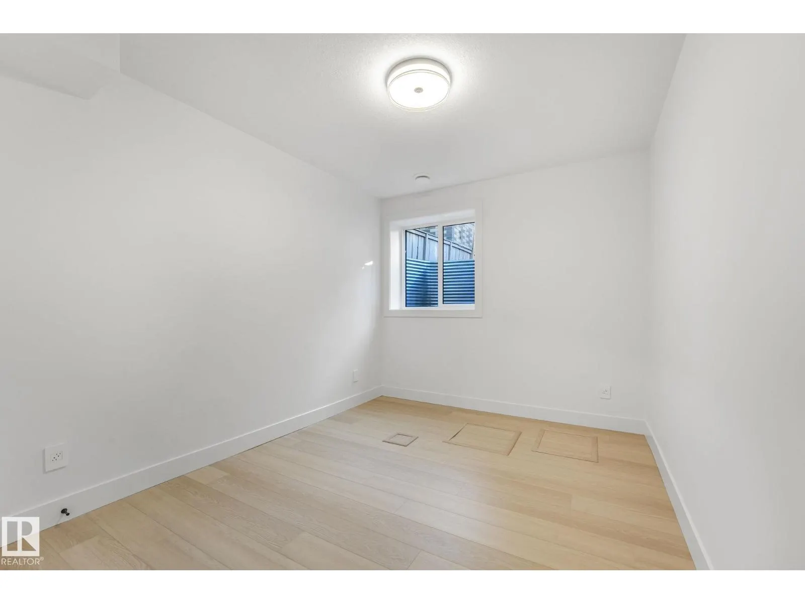 9605 142 ST NW